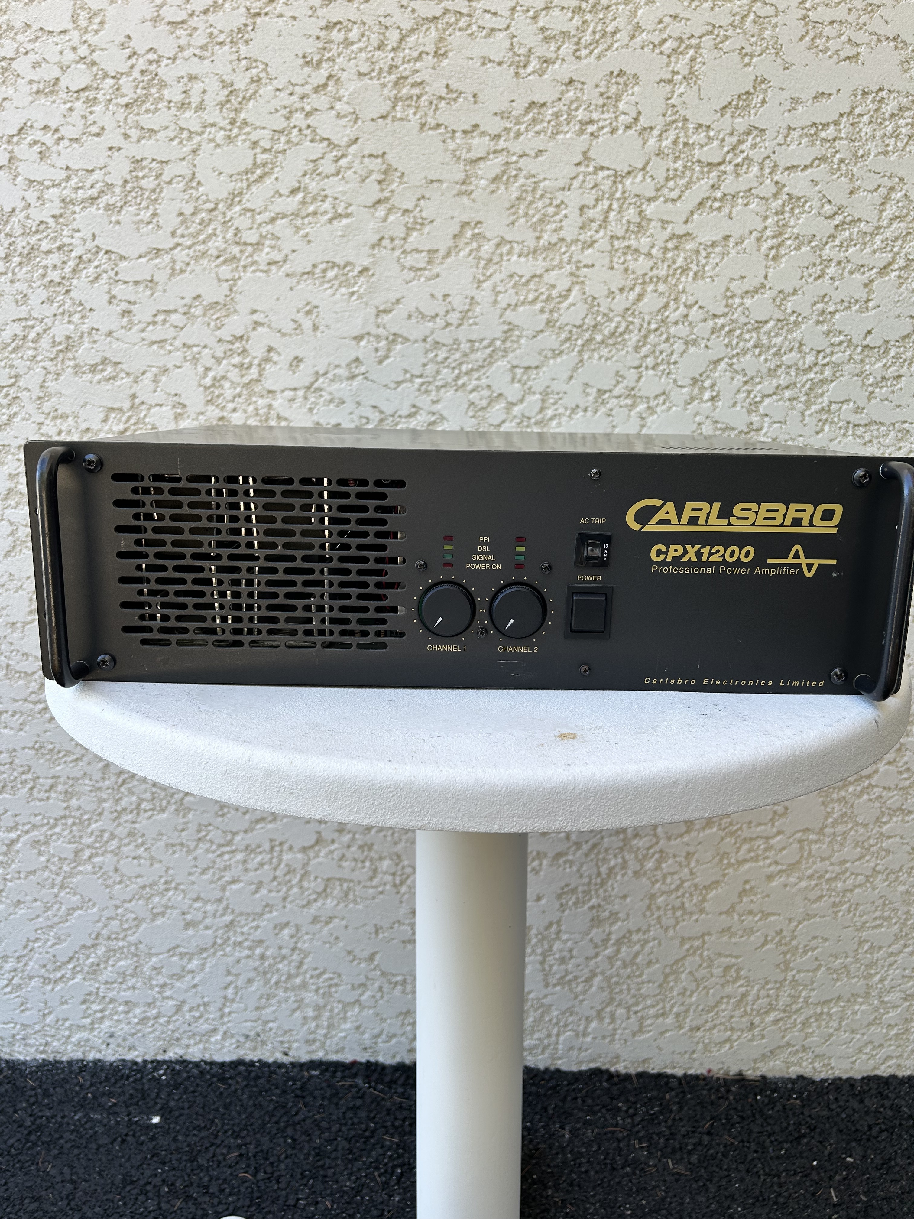 Vends amplificateur carlsbro CPX 1200/1200 watts rms