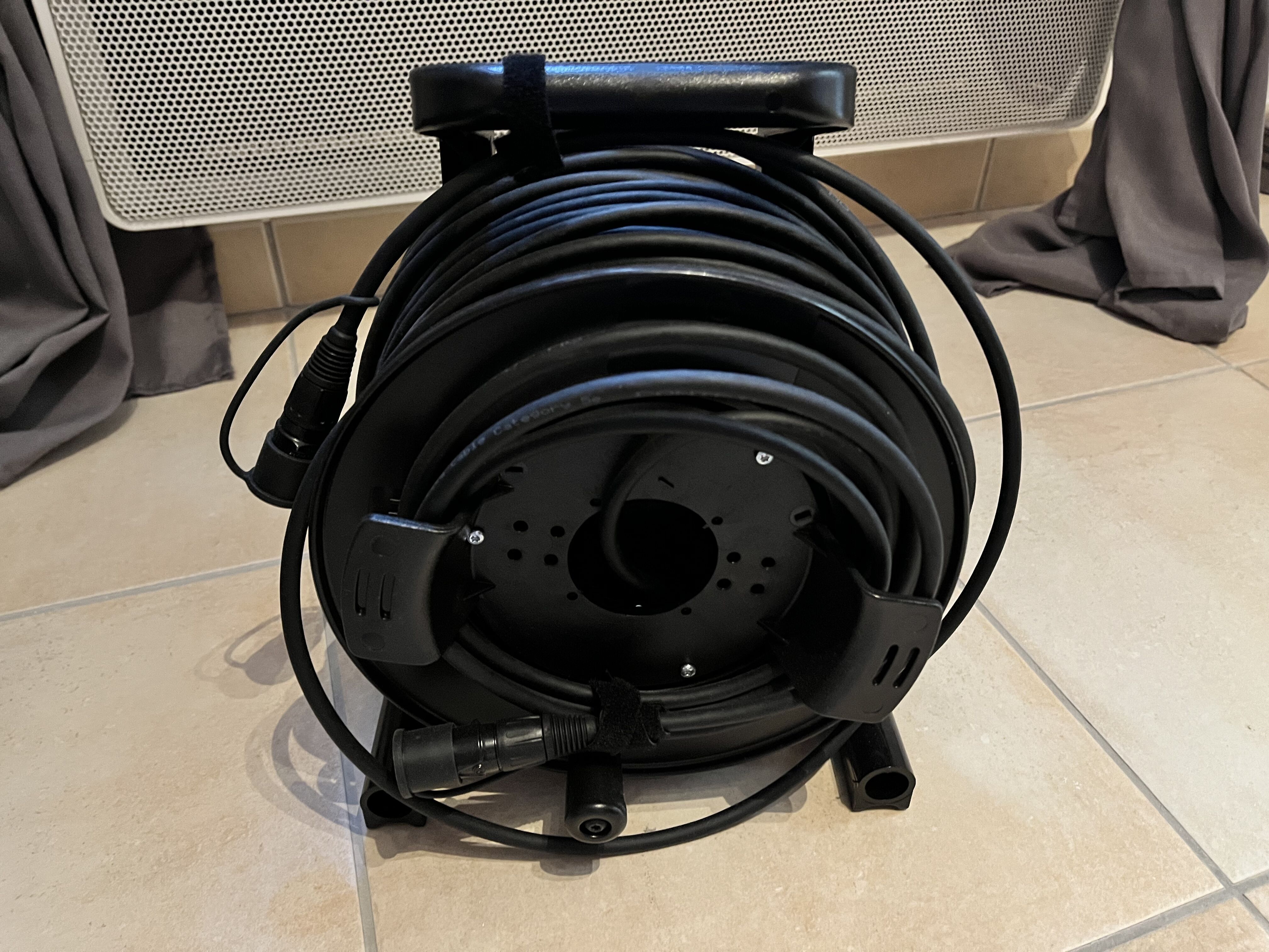 Vends cable RJ 45 Ethercon / AES50 Klark Teknik - 50 m sur enrouleur