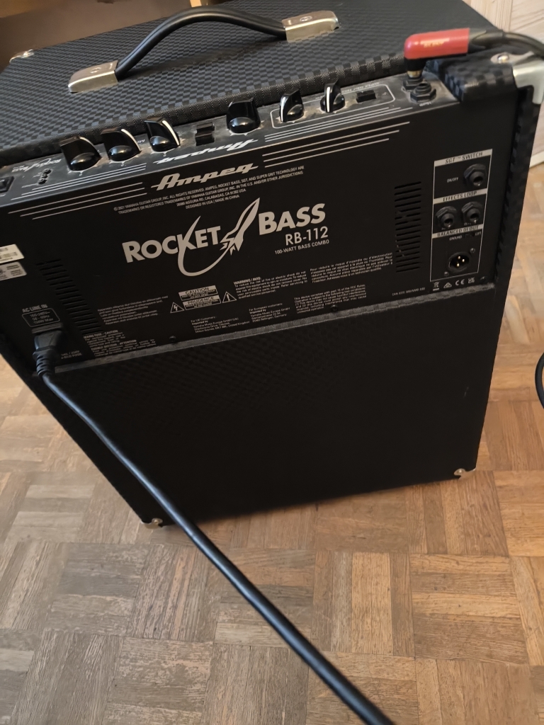 VENDS AMPLI AMPEG RB-112