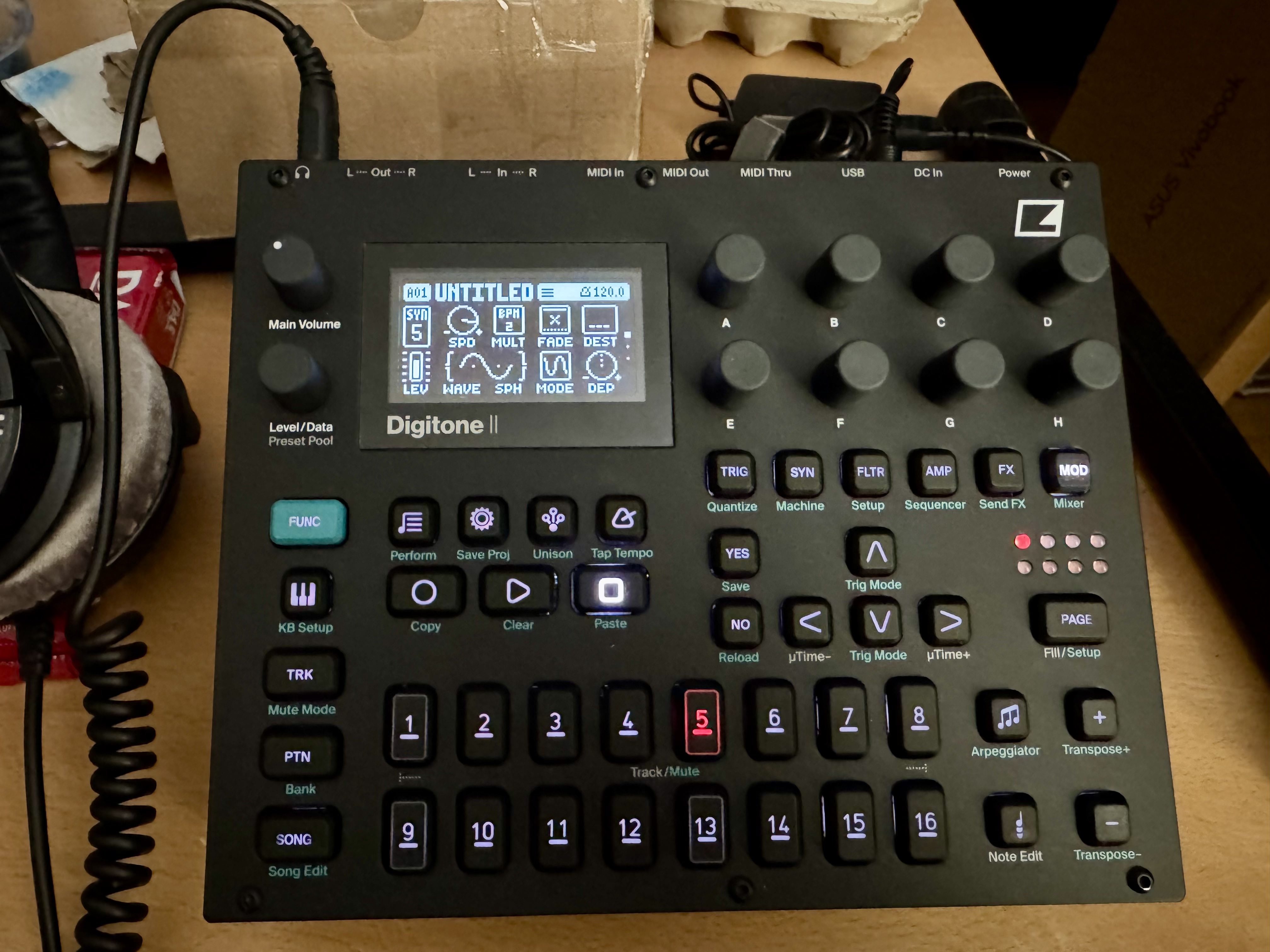 Elektron Digitone II  - très bon état 