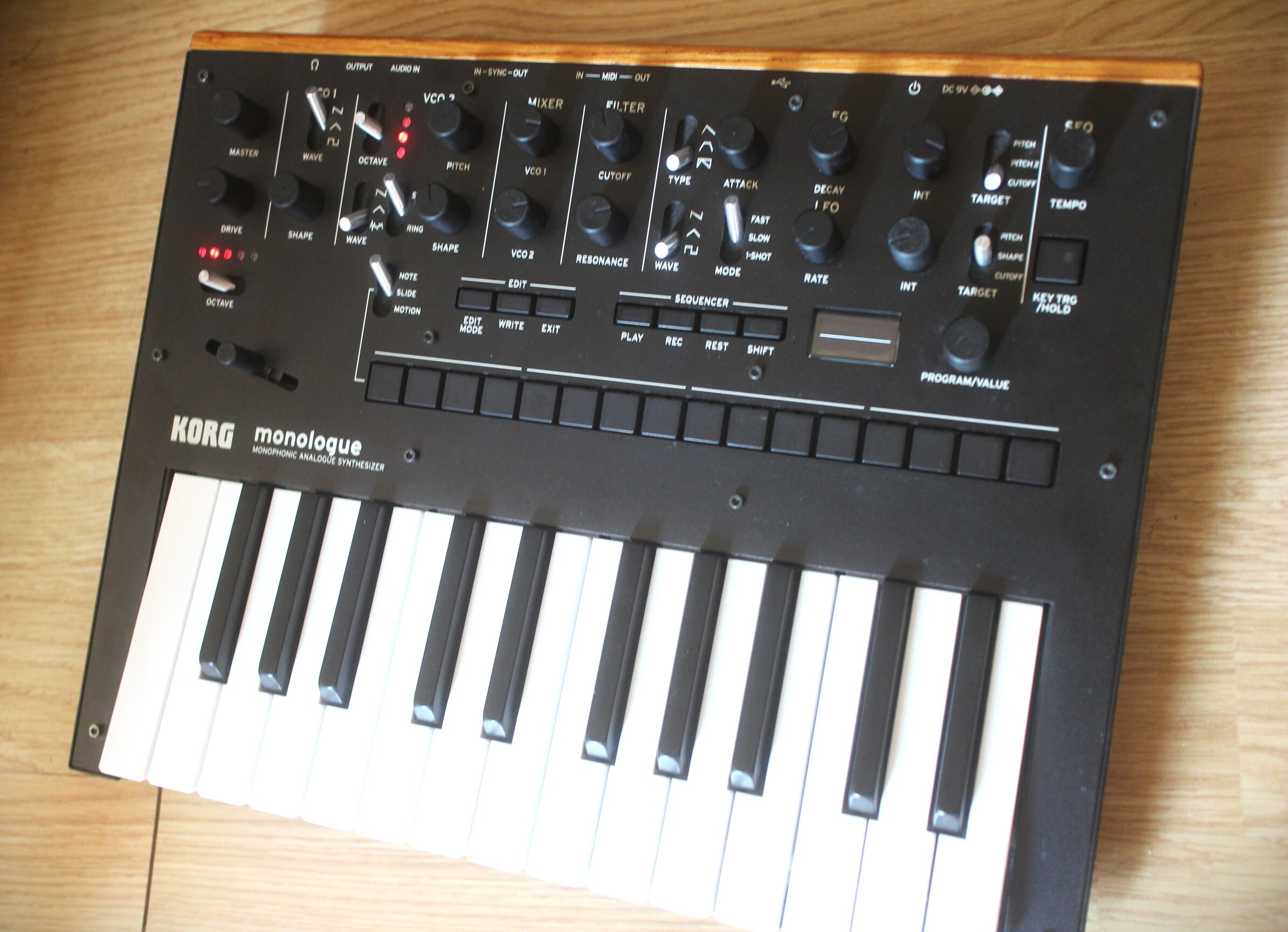 KORG minilogue noir