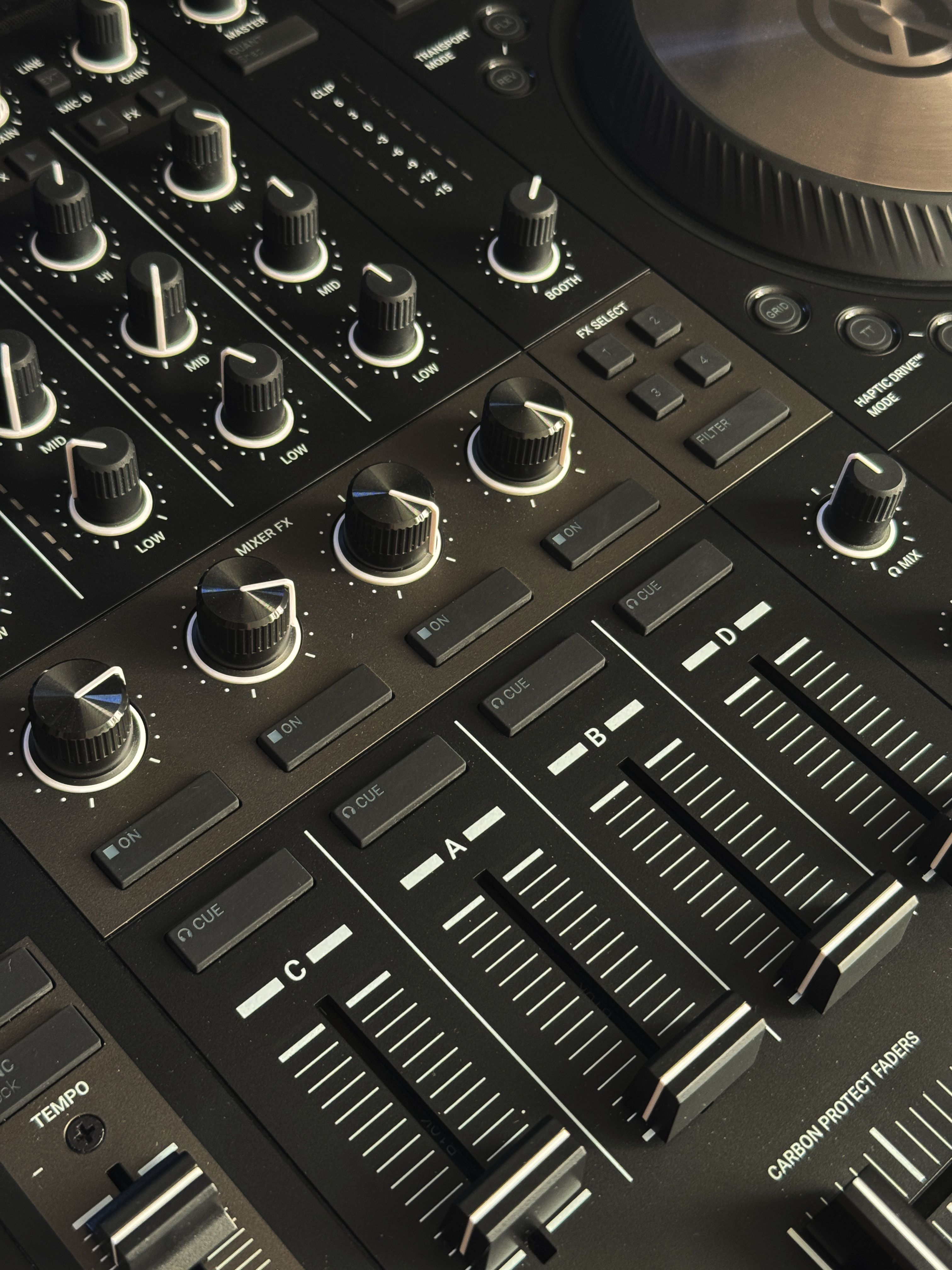 Native Instruments Traktor Kontrol S4 mk3 (48836)