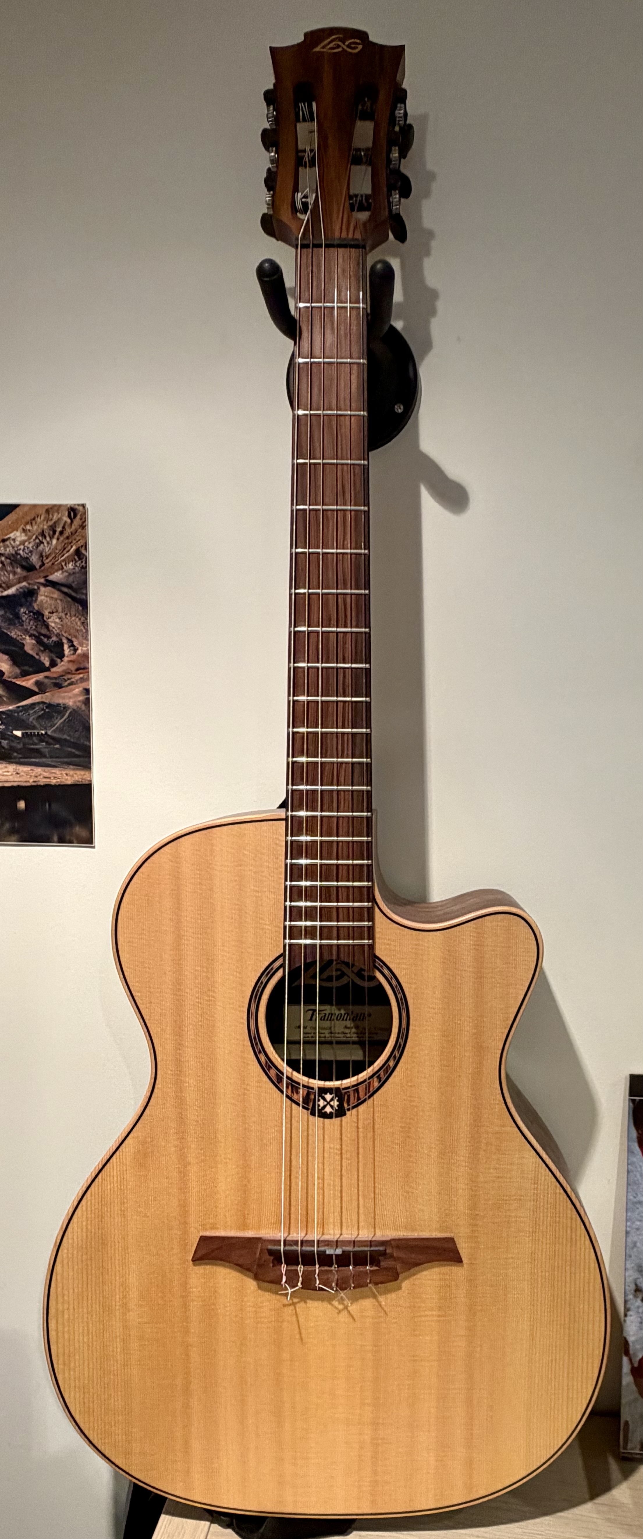 Vends guitare Nylon pan coupé Lag electro acoustic