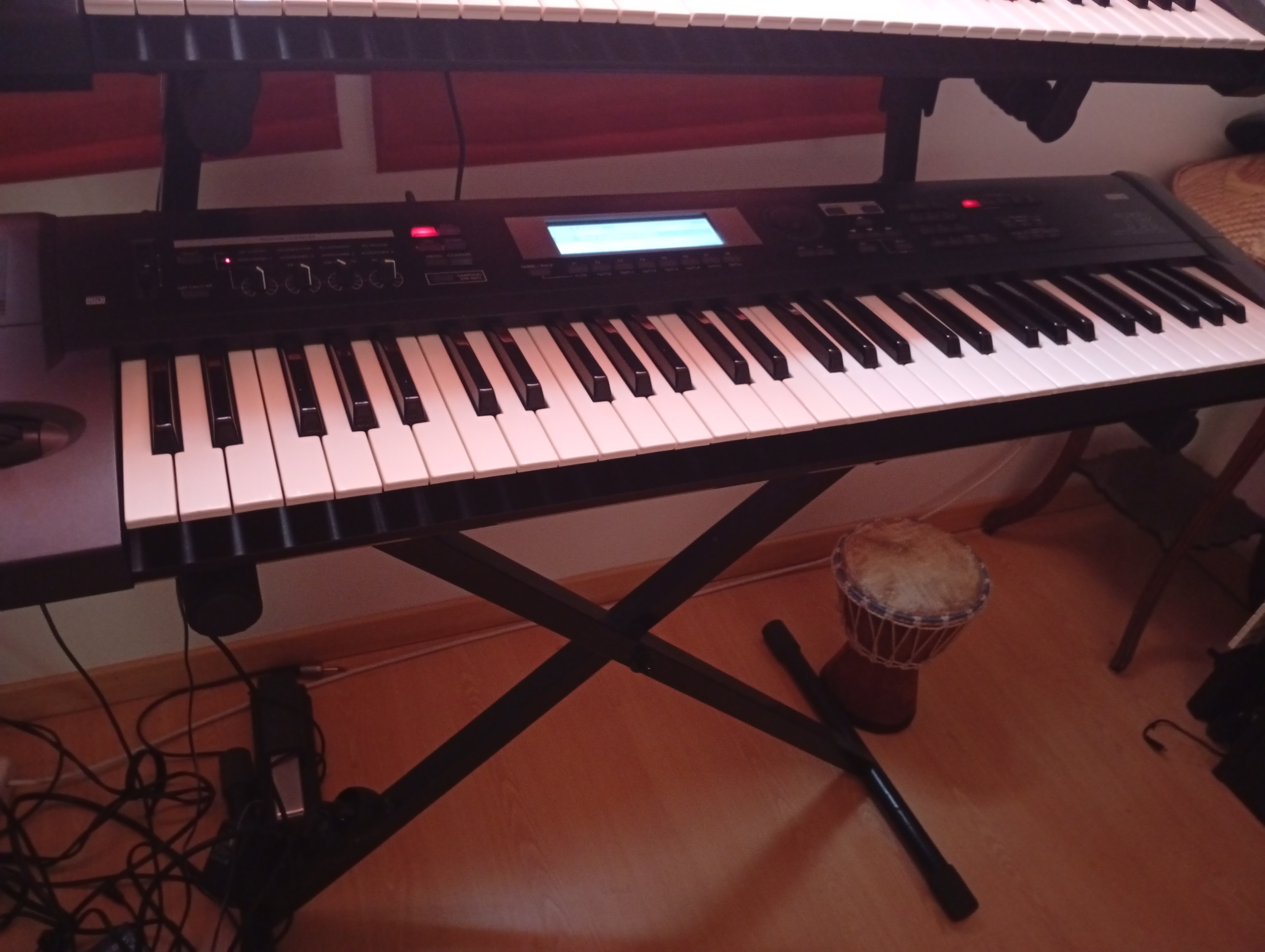 KORG TR 61 très très bon etat