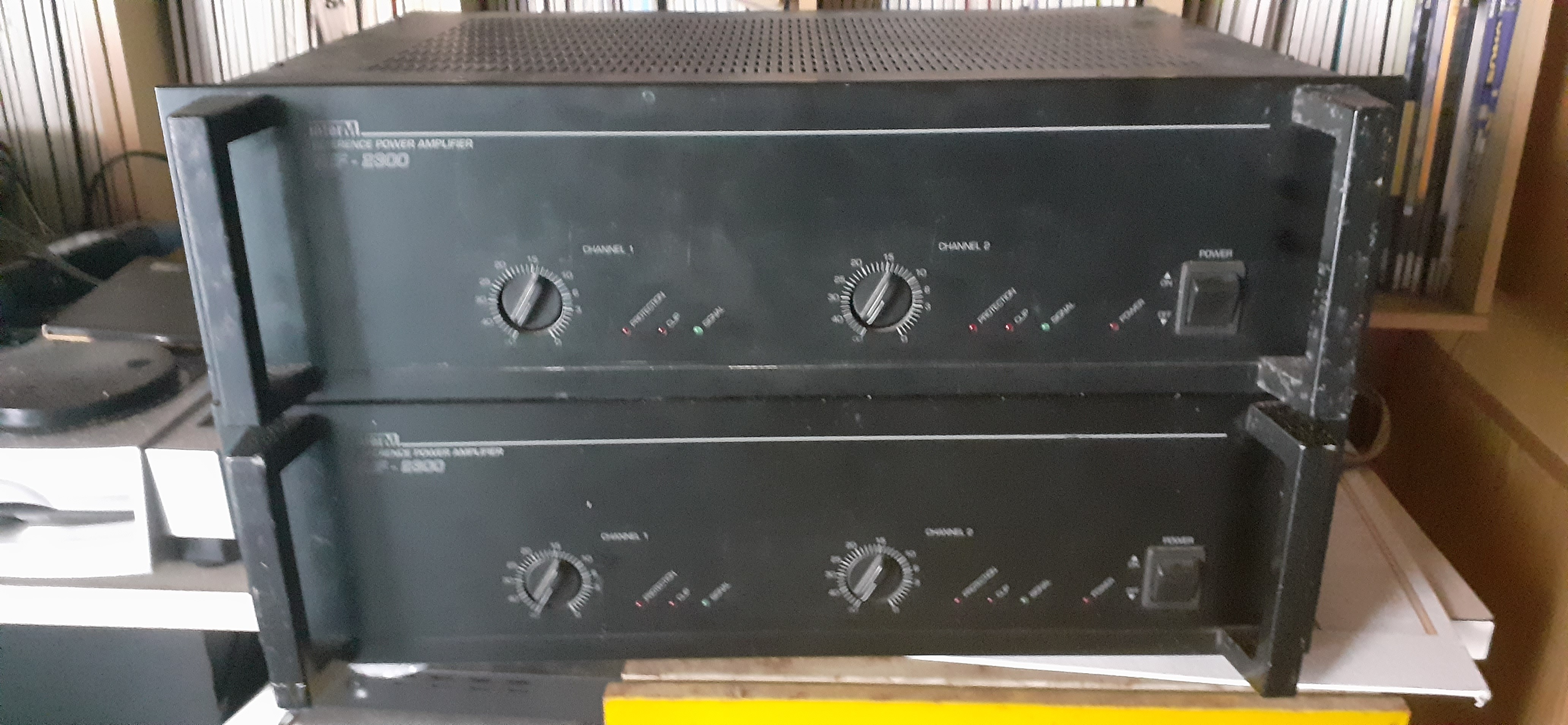 deux amplis ref2300