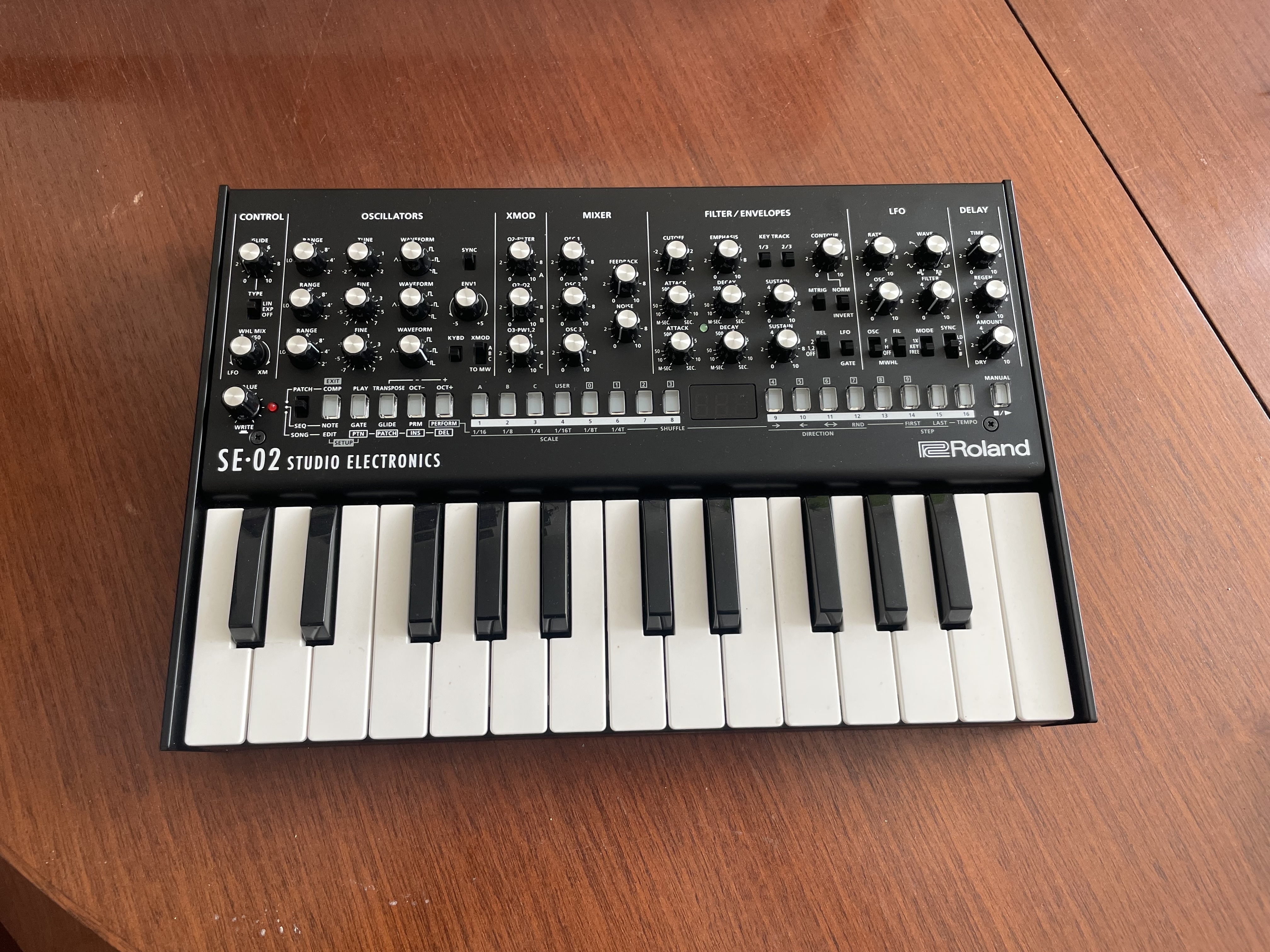 Roland Boutique SE-02 Studio Electronics + Clavier Roland K-25m MINT Analog Synth Module
