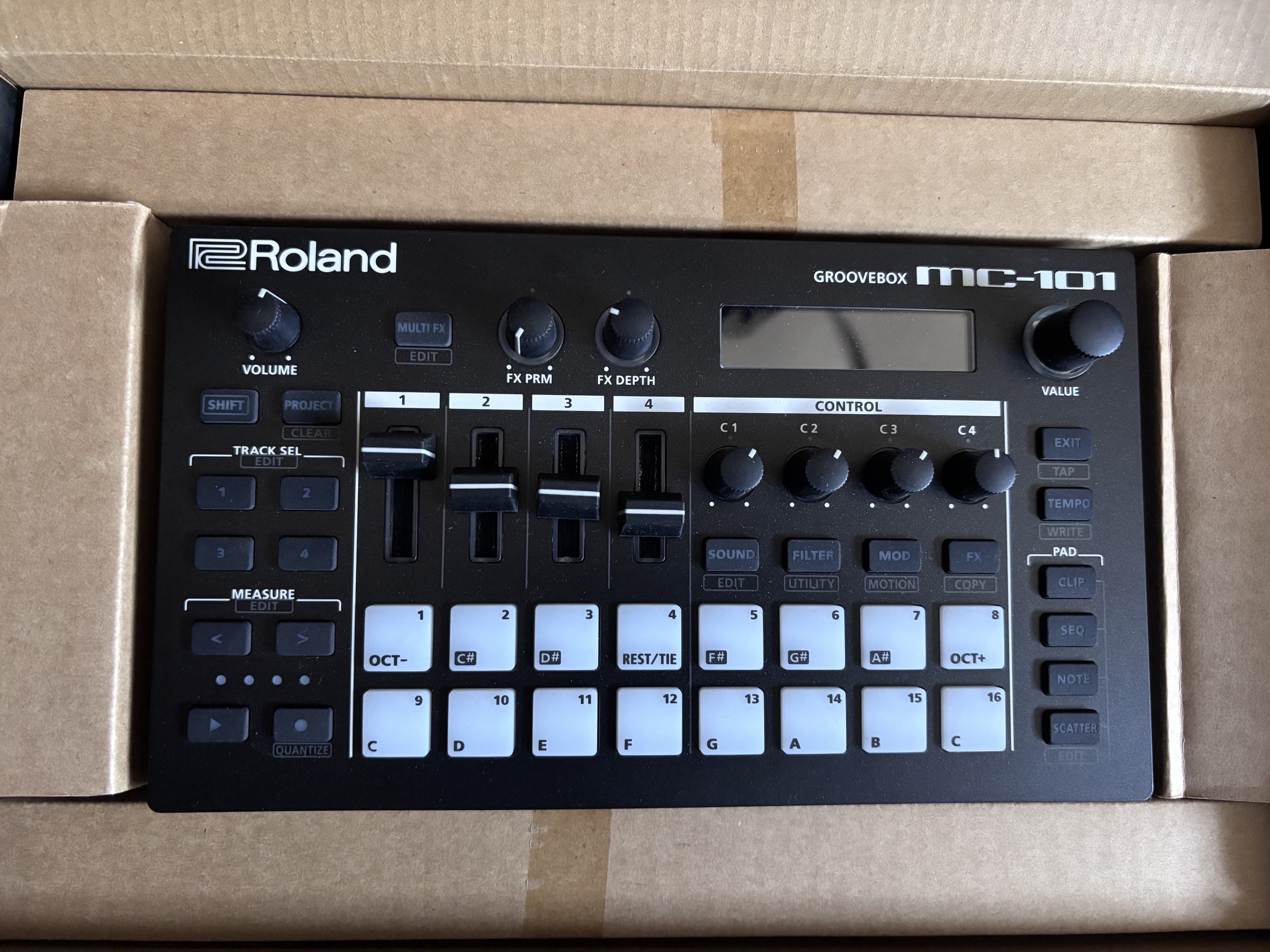 Roland MC-101 comme neuf