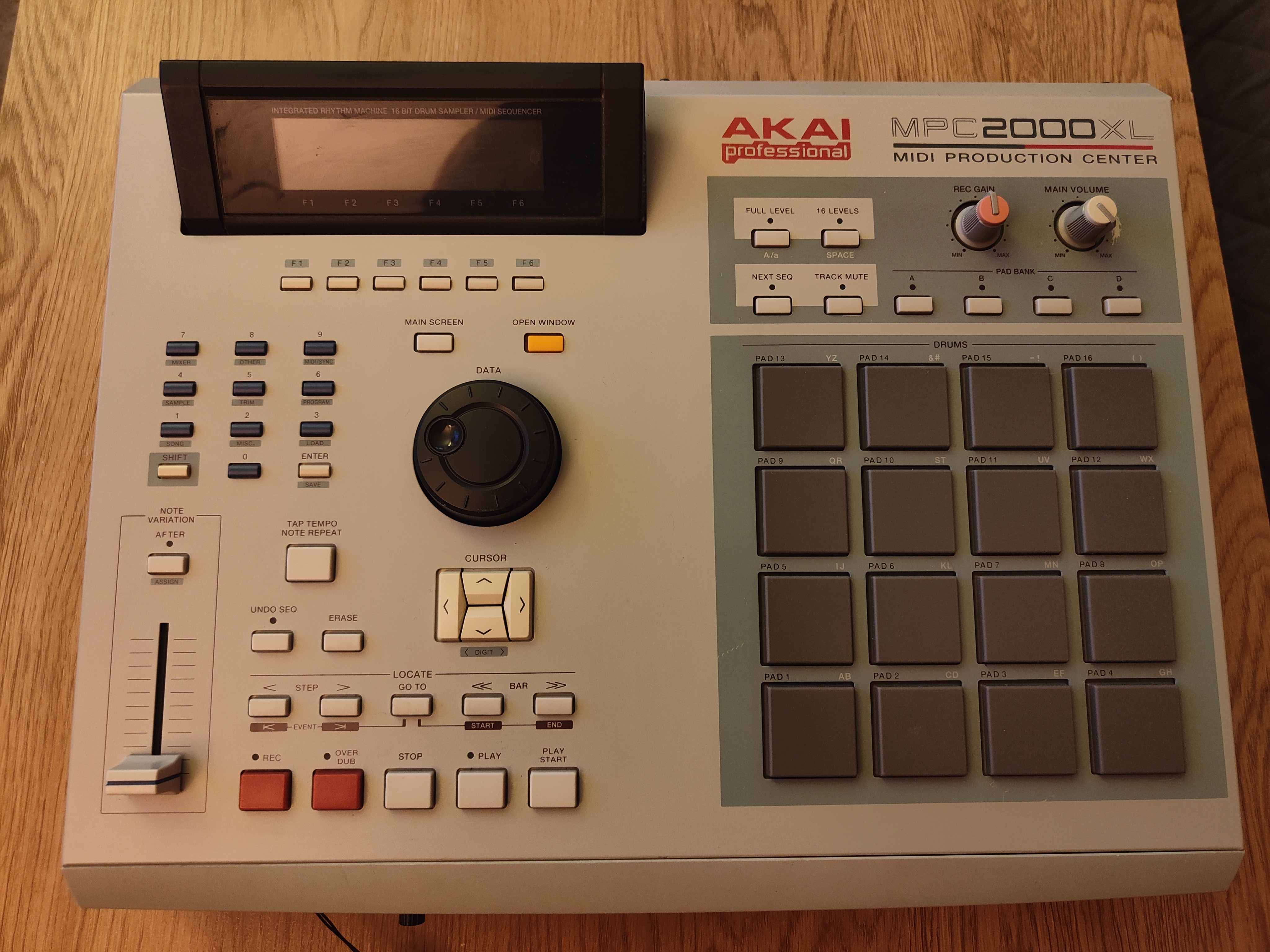 Vends Akai MPC2000 XL