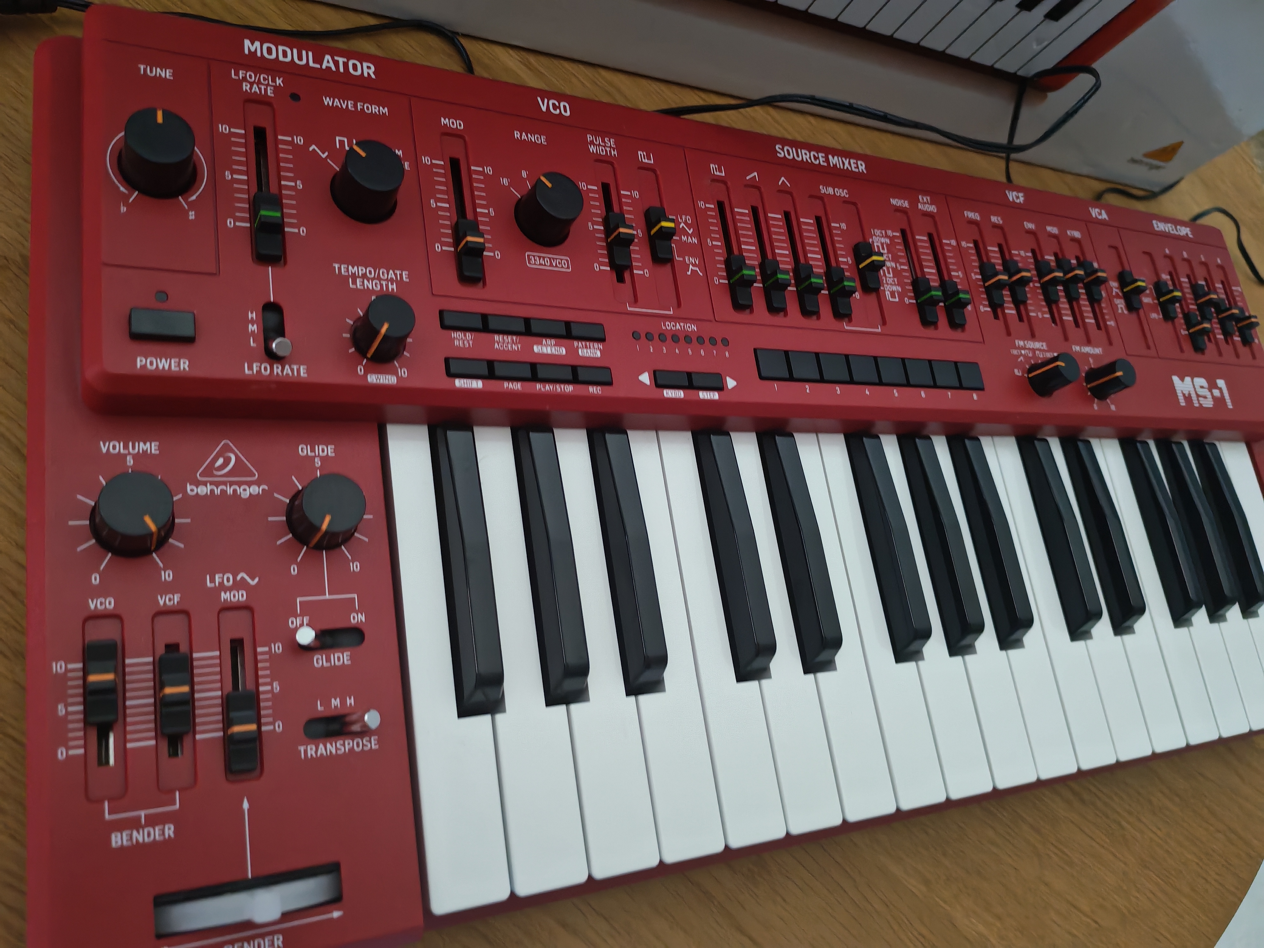 Behringer MS-1 (6556)