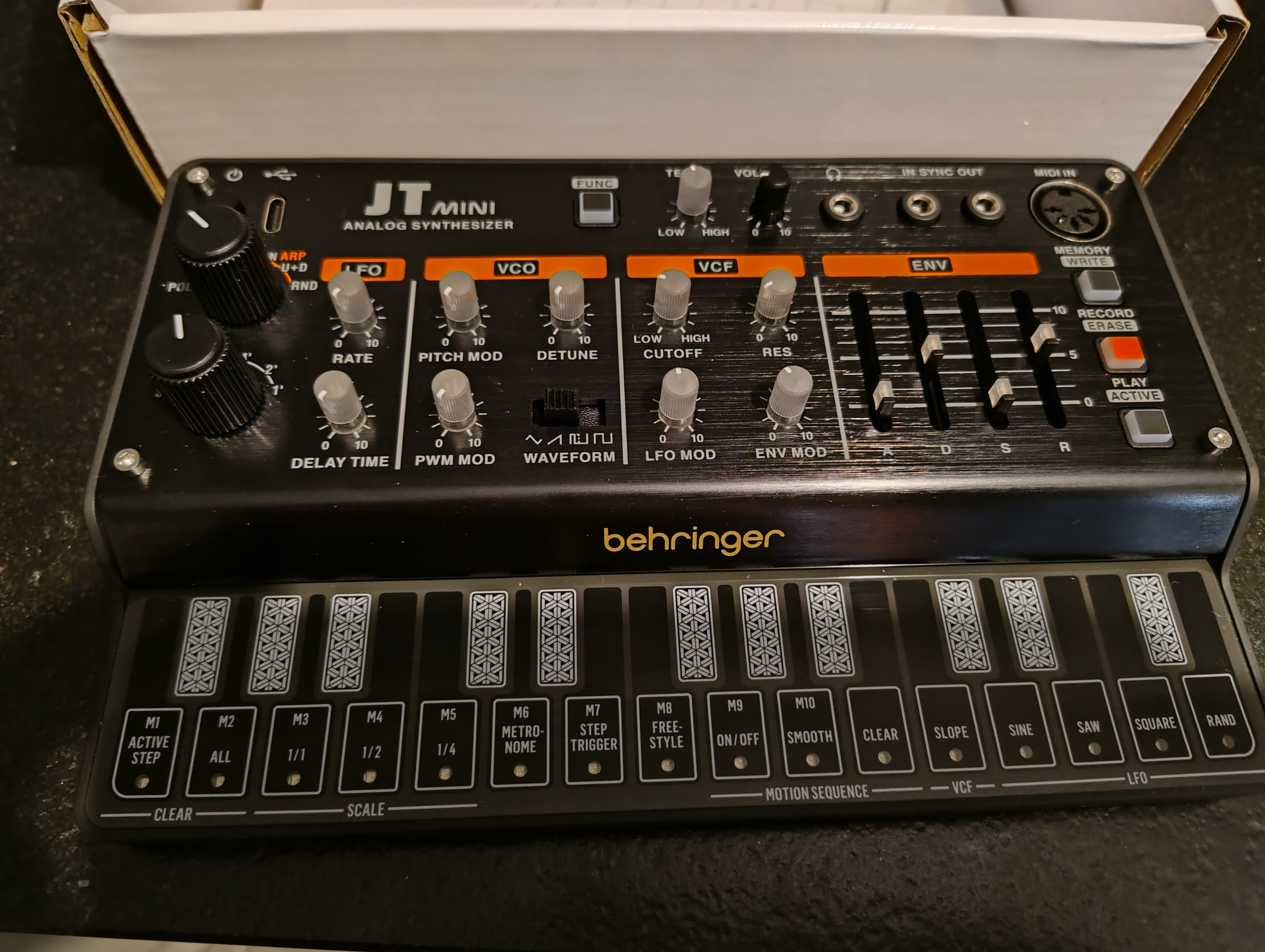 Behringer JT mini comme neuf, acheté en juillet 2026