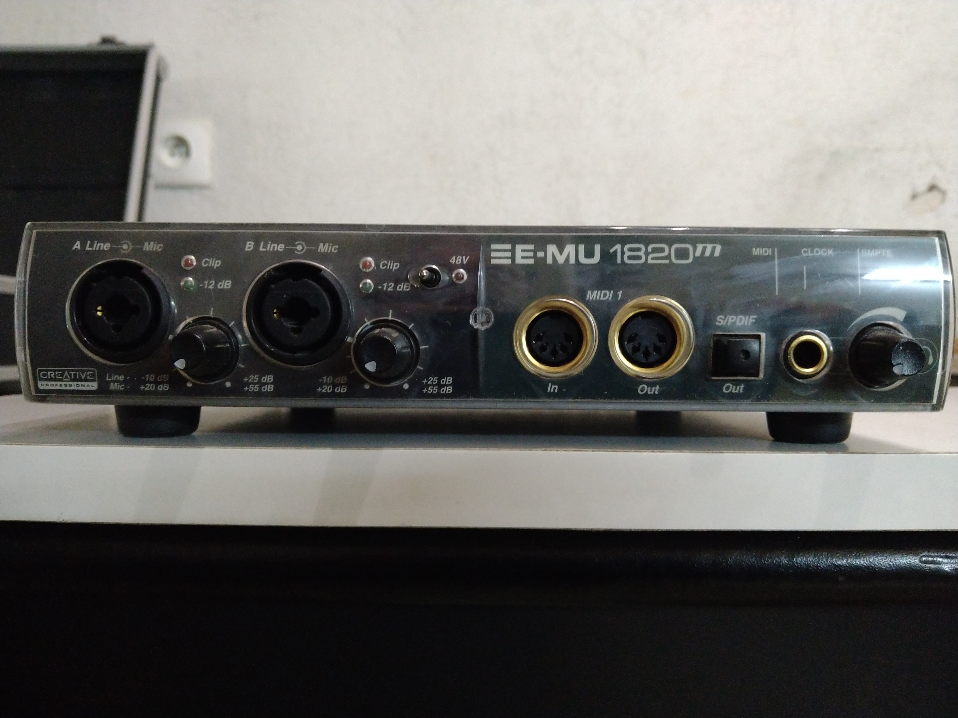 Vends e-mu 1820m sans carte fille 