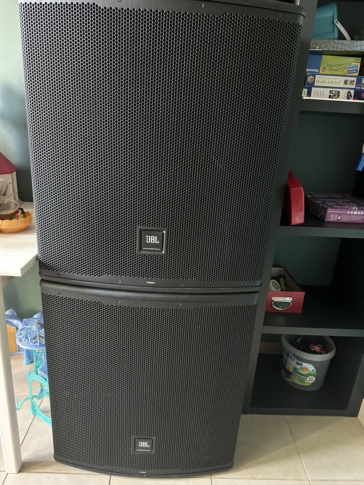 jbl-eon718s-photo