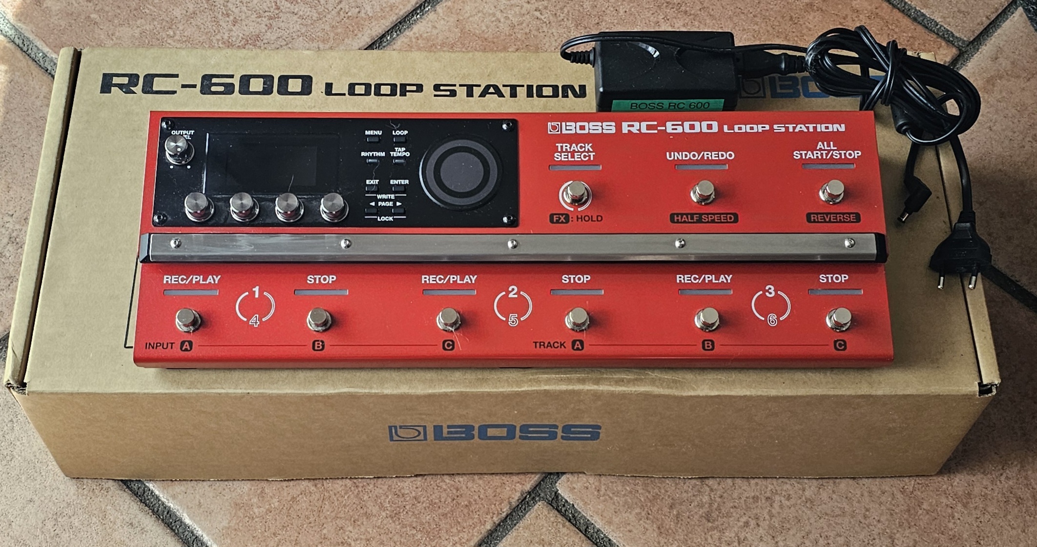 VENDS BOSS RC 600 COMME NEUF ET SOUS  GARANTIE
