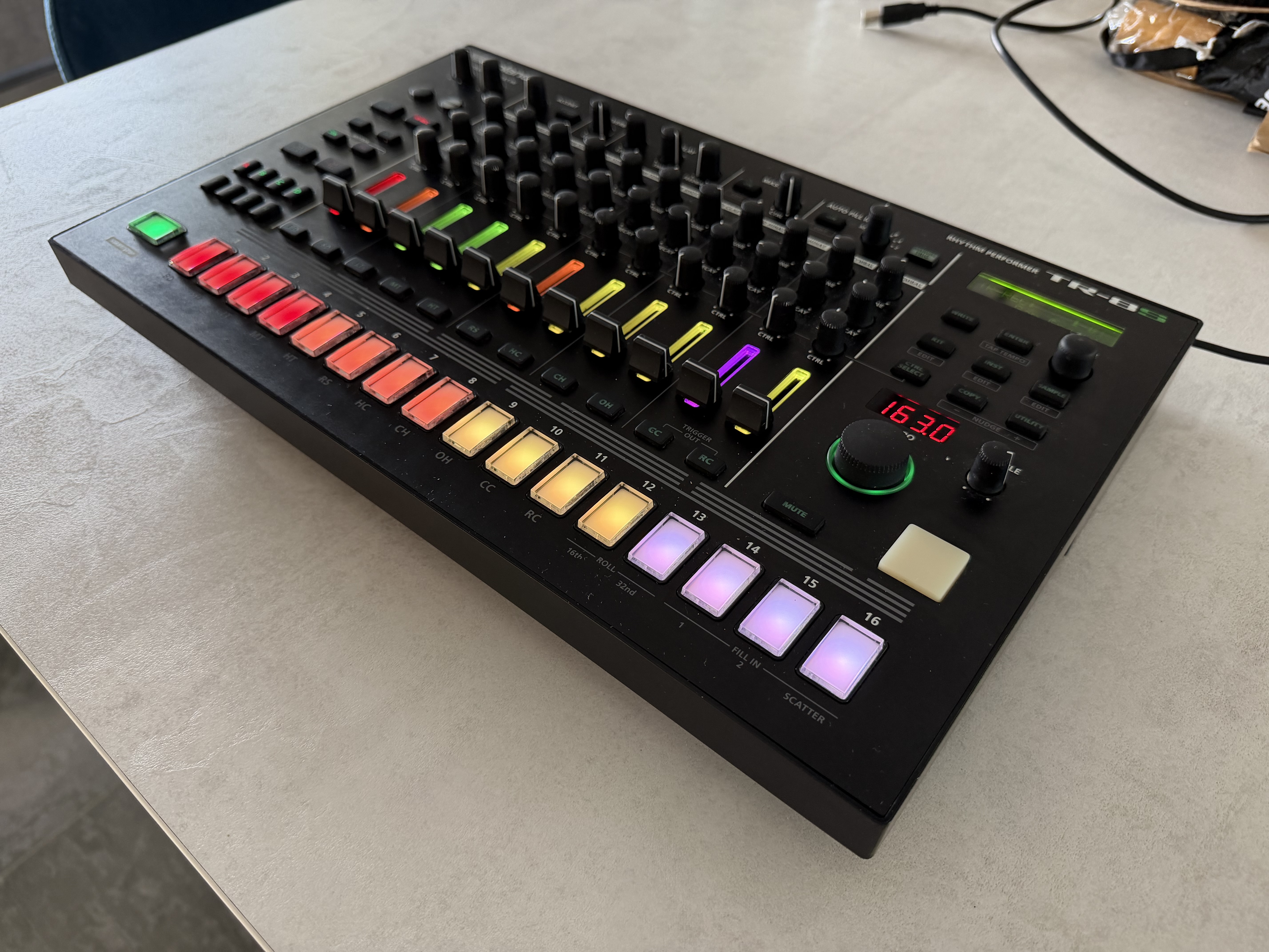Vends ROLAND TR-8S