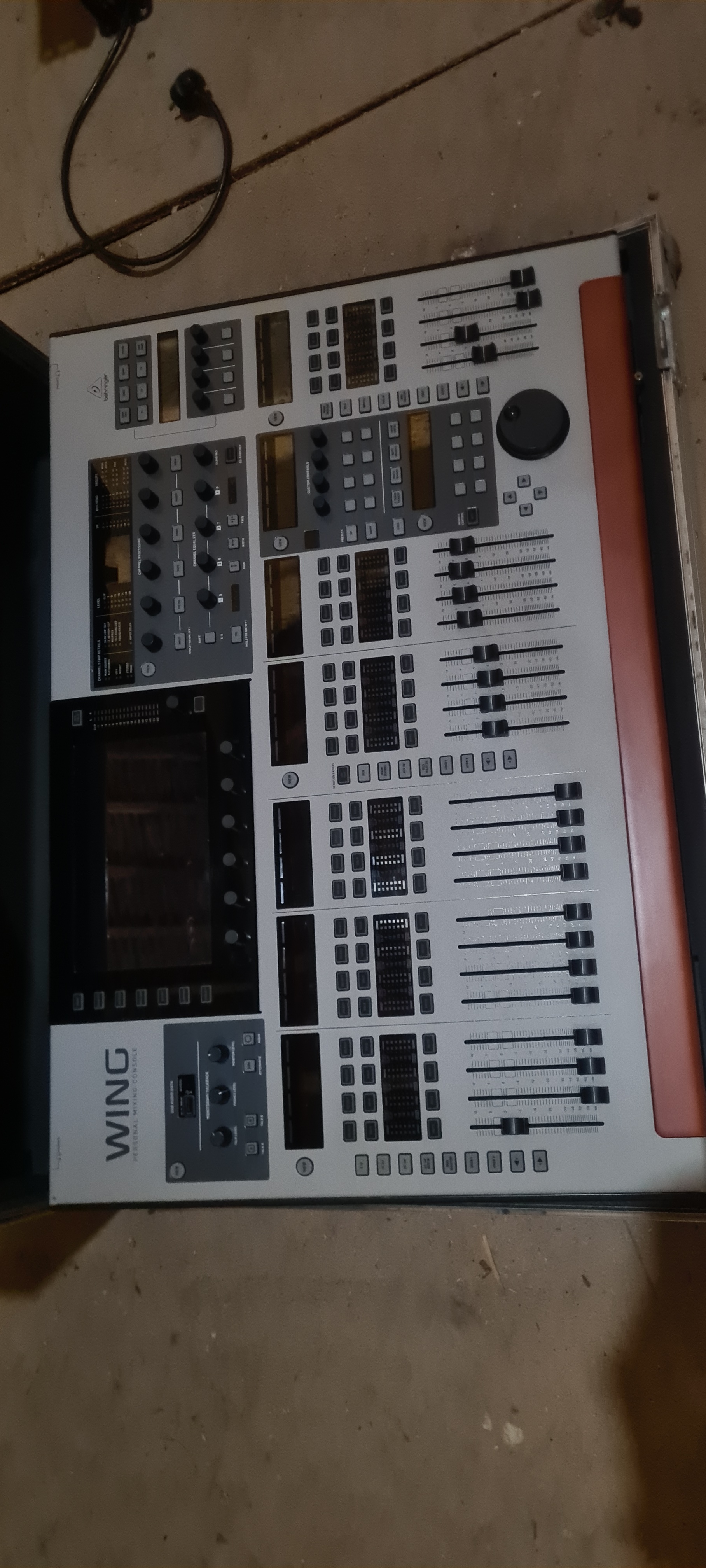 Behringer wing full size + fly 