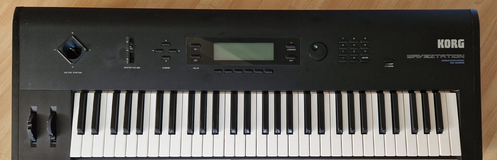Korg Wavestation ** vintage synth , très bon état.