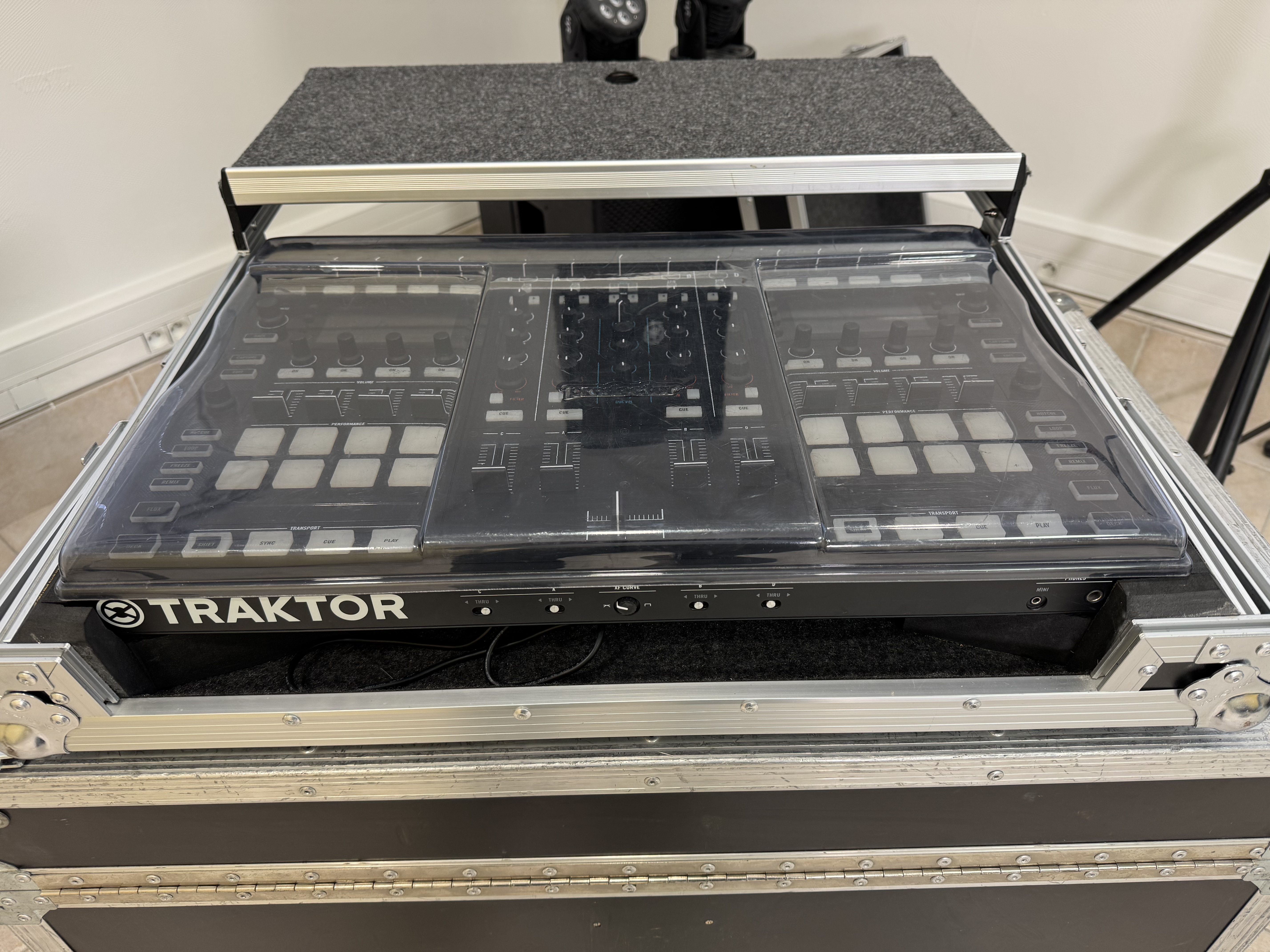 Native Instruments Traktor Kontrol S8 (83206)