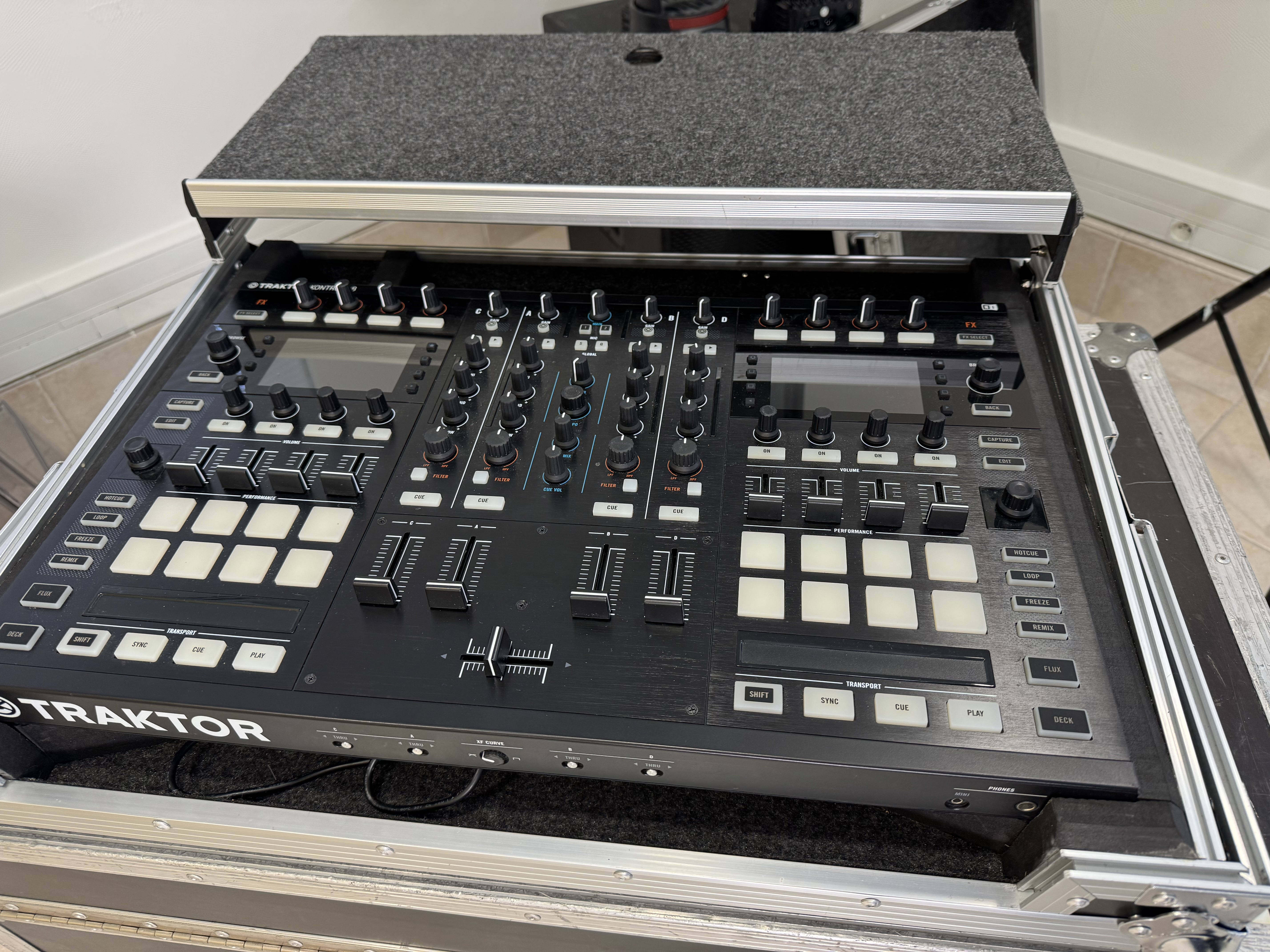 Native Instruments Traktor Kontrol S8 (15689)