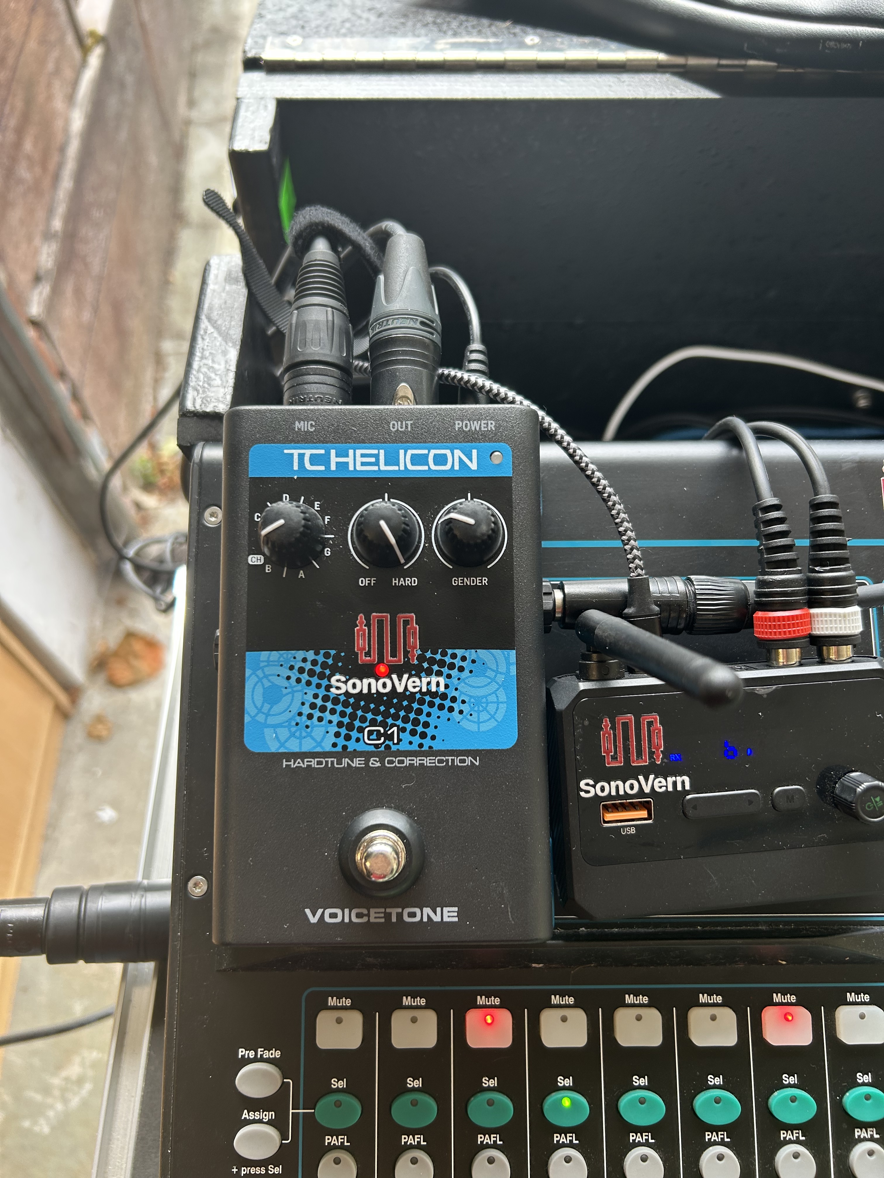 TC-Helicon VoiceTone C1
