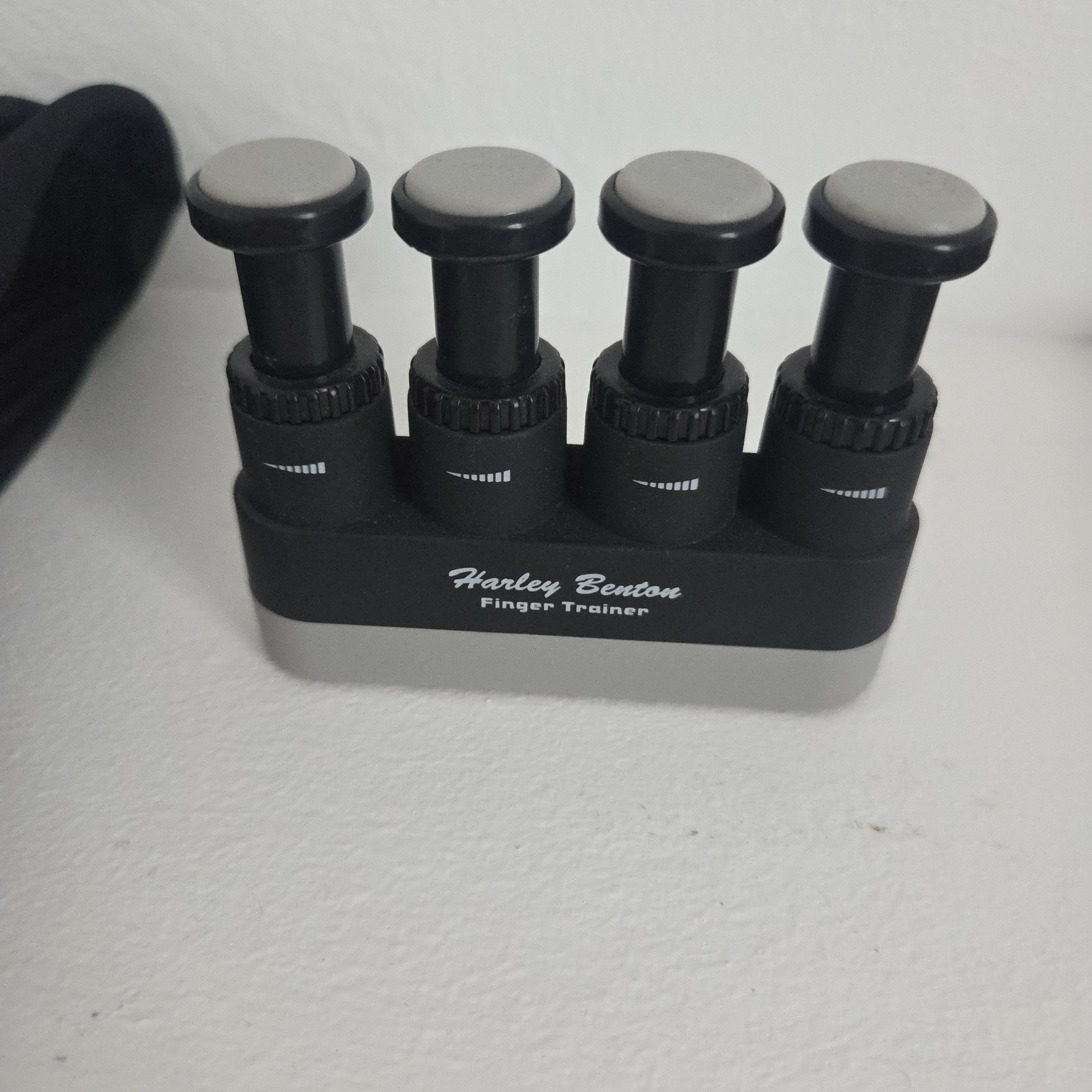 Vend finger trainer