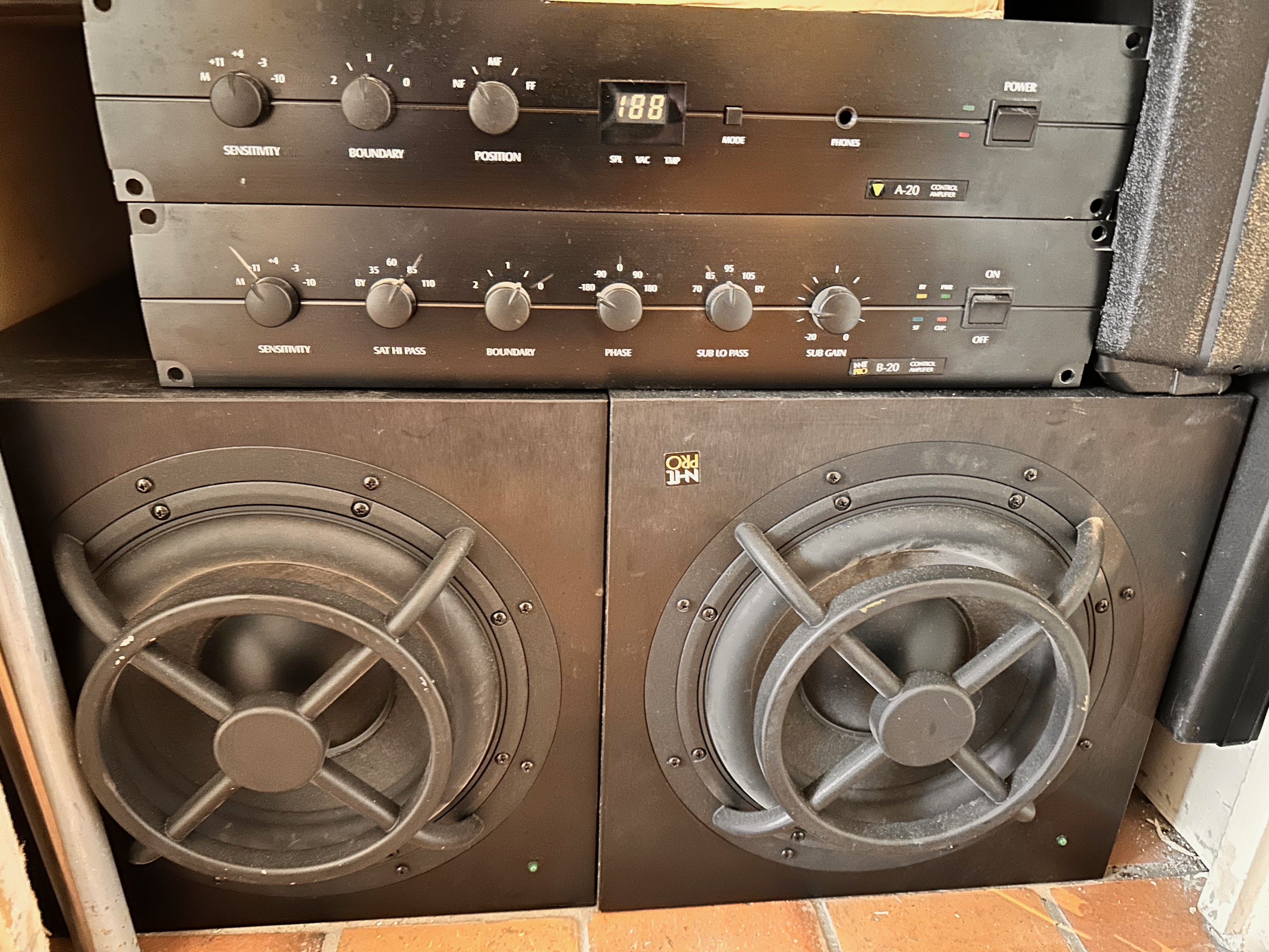 NHT PRO A20 (1613)