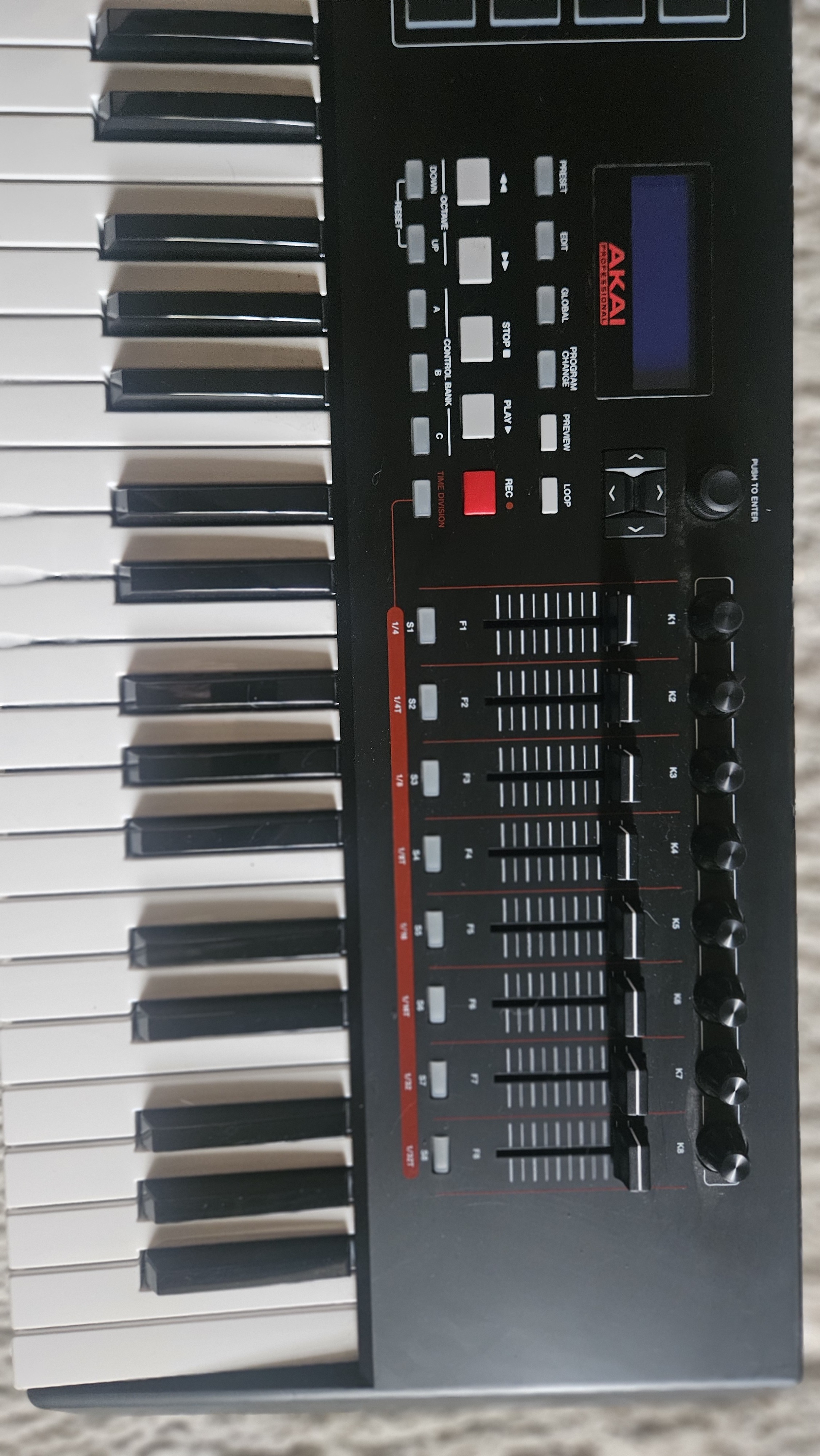 akai