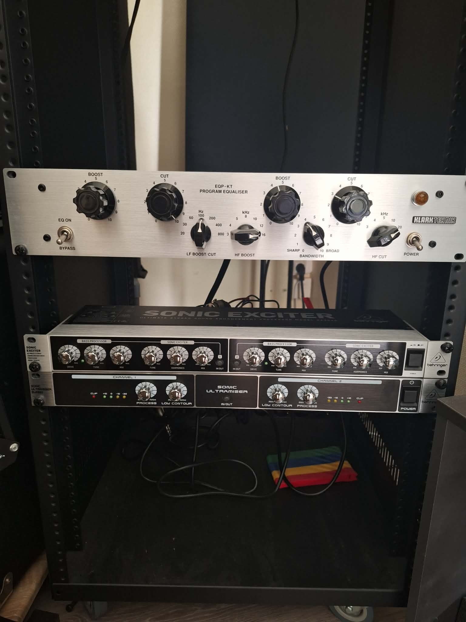 Vends Behringer Sonic Ultramizer SU9920