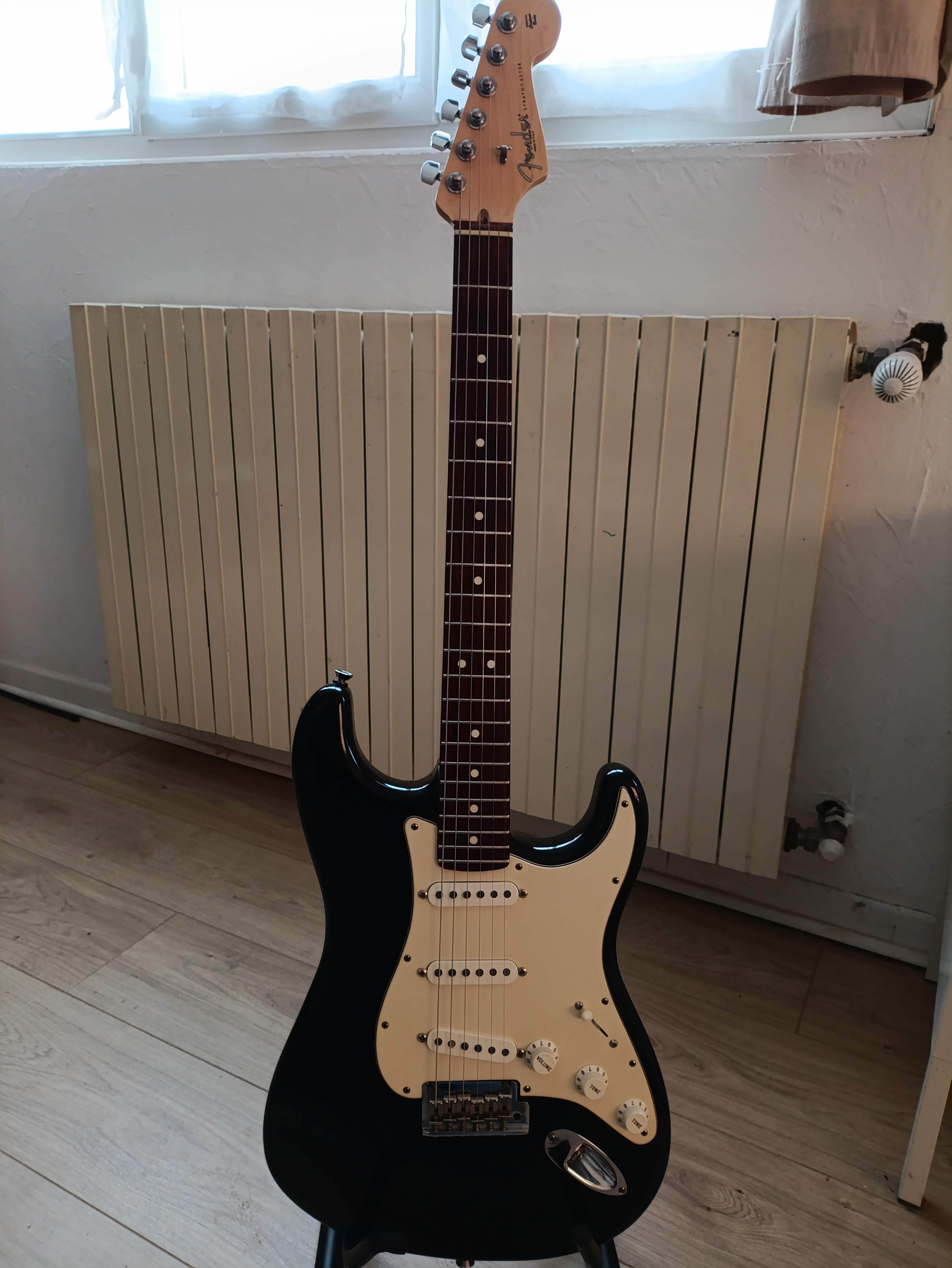 vends Fender Stratocaster american standard 2010