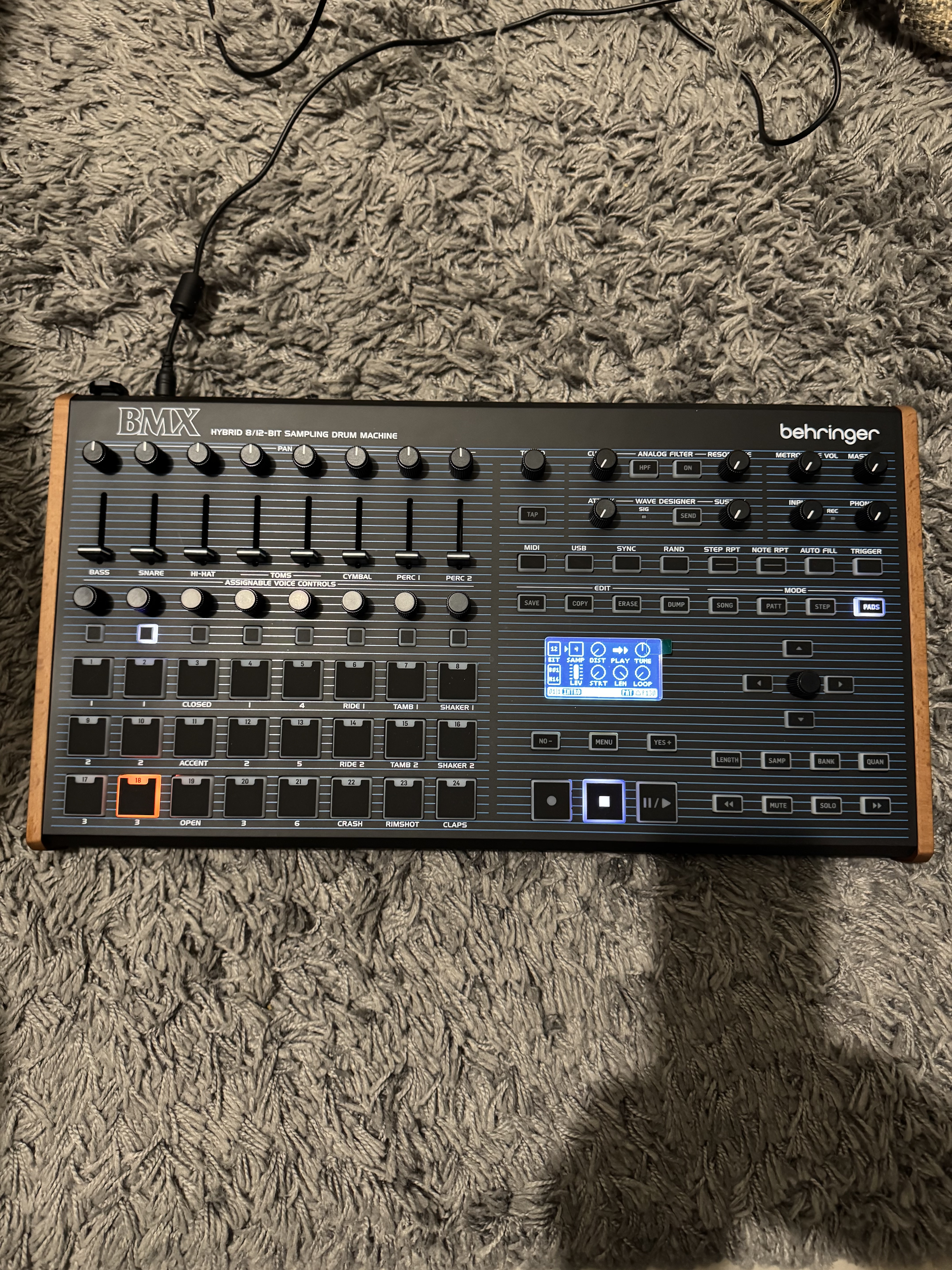 Vends boîte à rythmes sampler behringer bmx (dix)