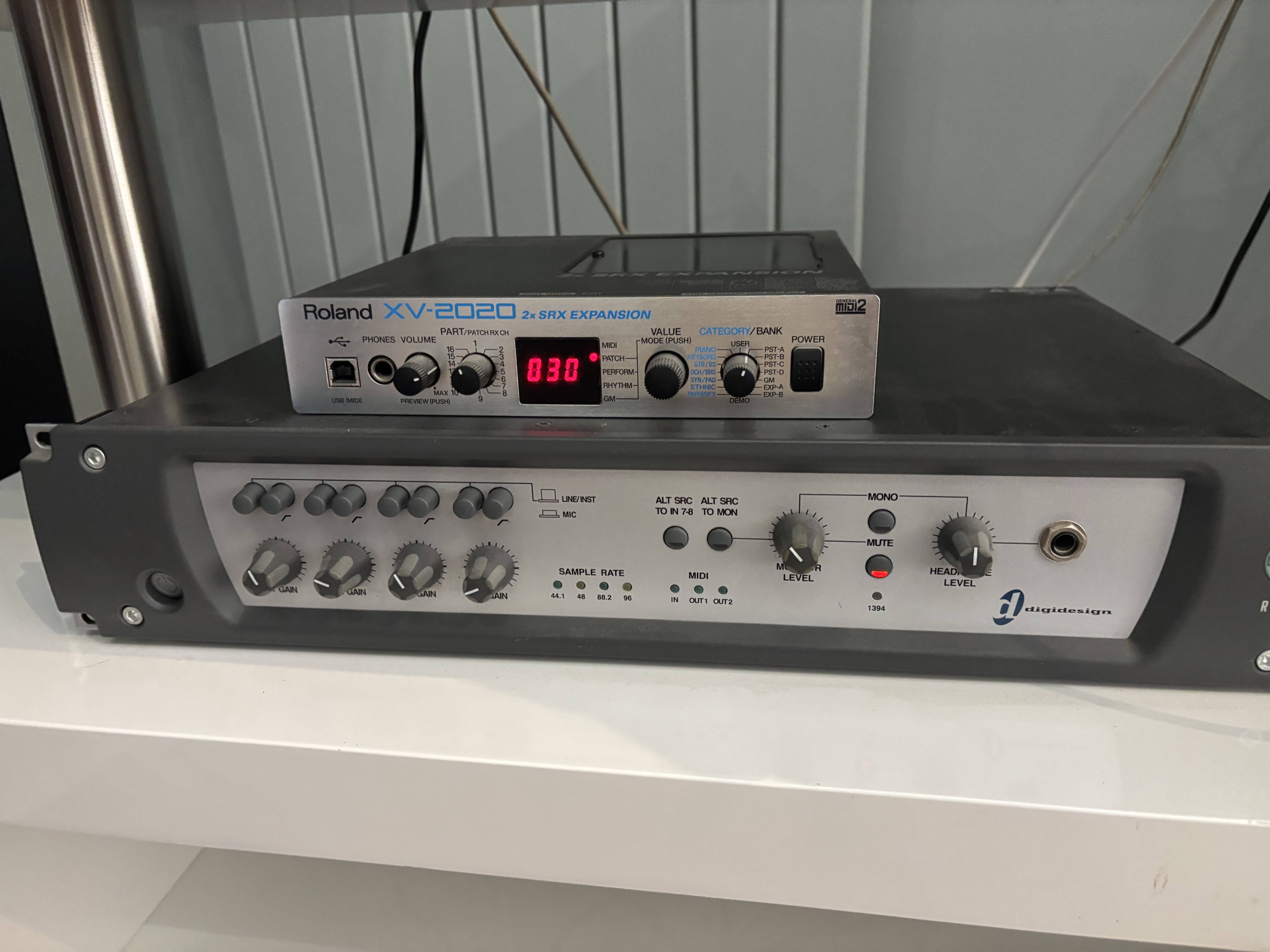 Vends DigiRack002  Roland XV2020 (50 euros de plus)