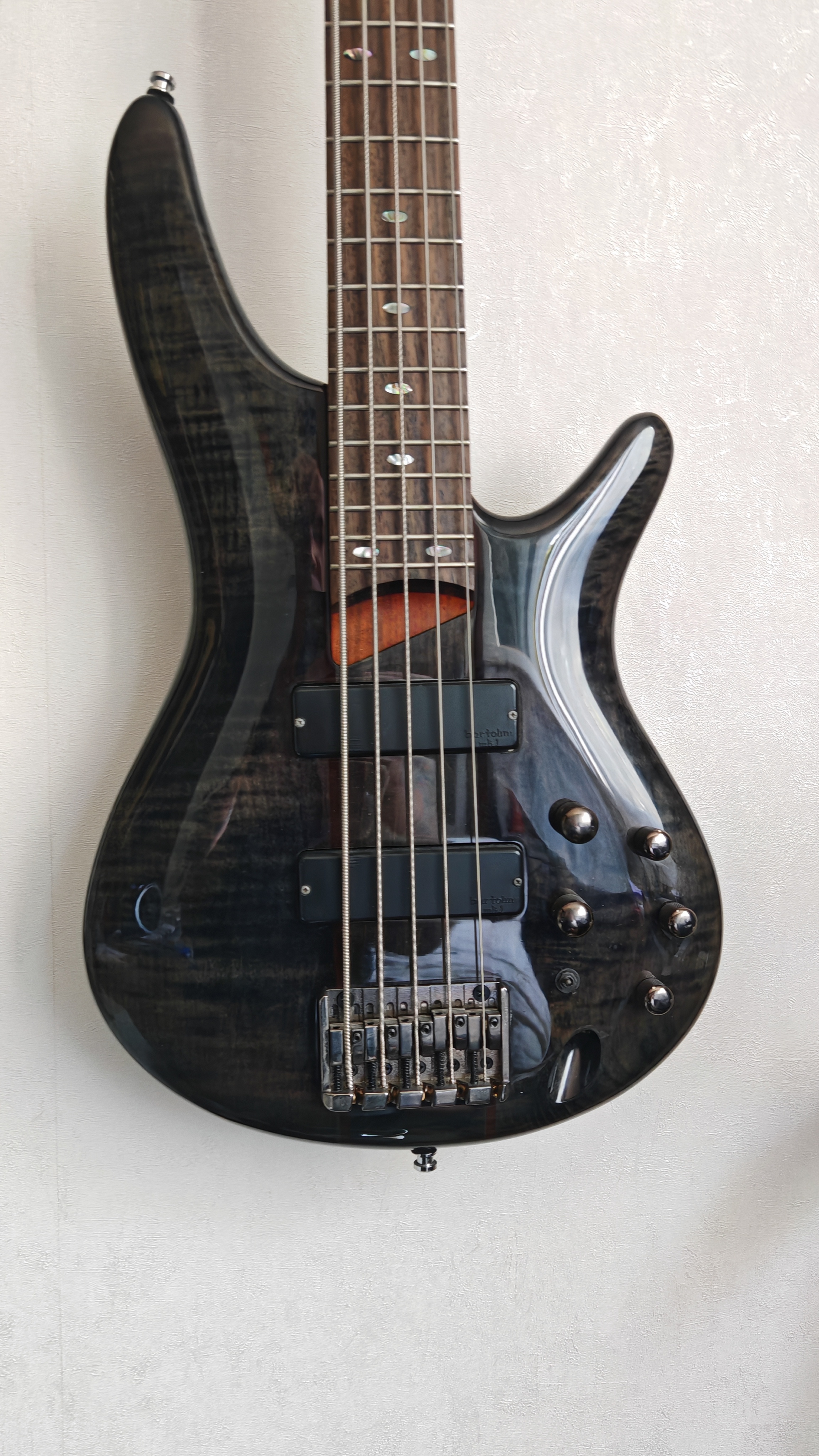 Vends Basse IBANEZ SR705 