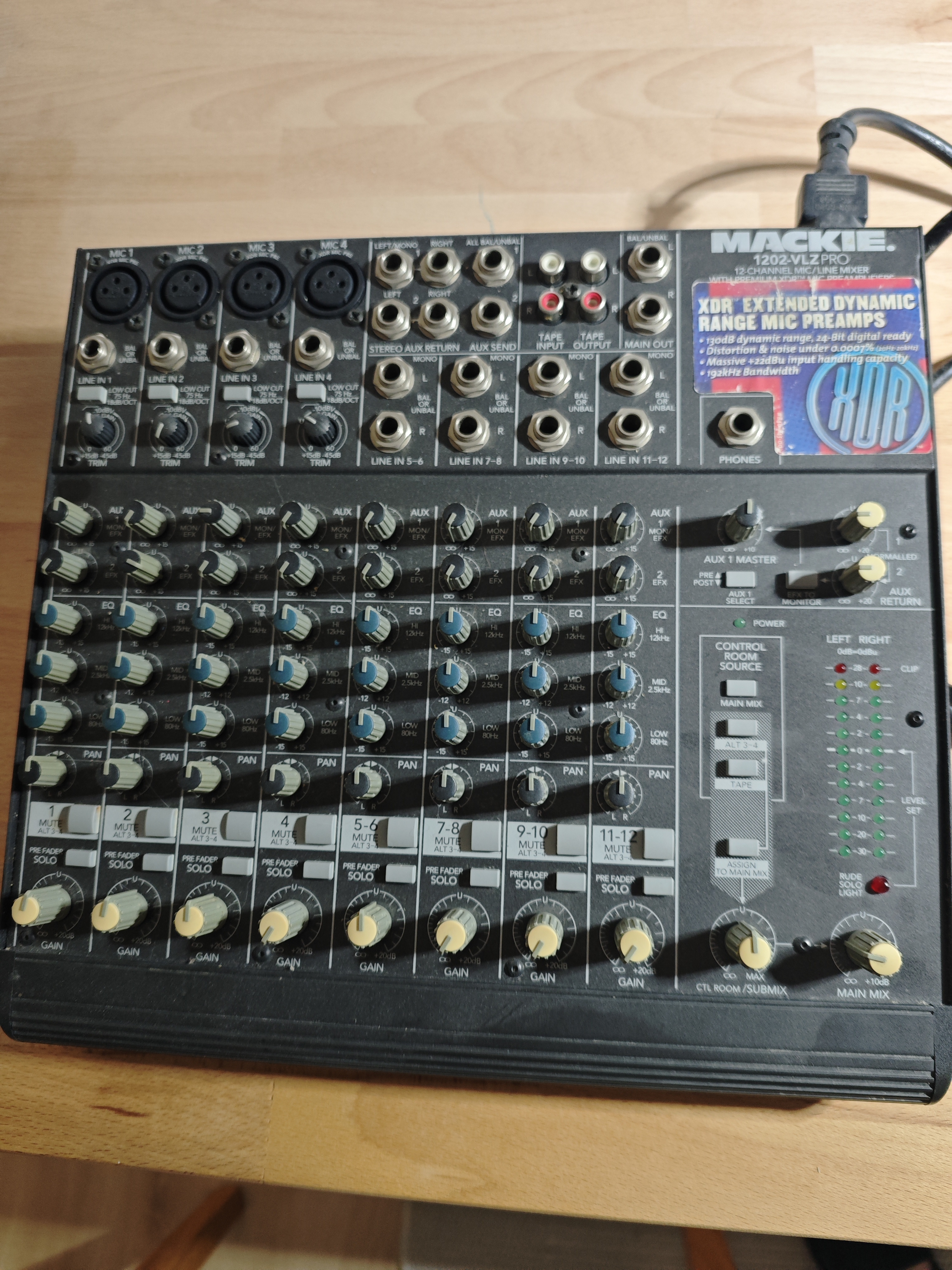 Table analogique Mackie 1202 VLZ PRO (2003)