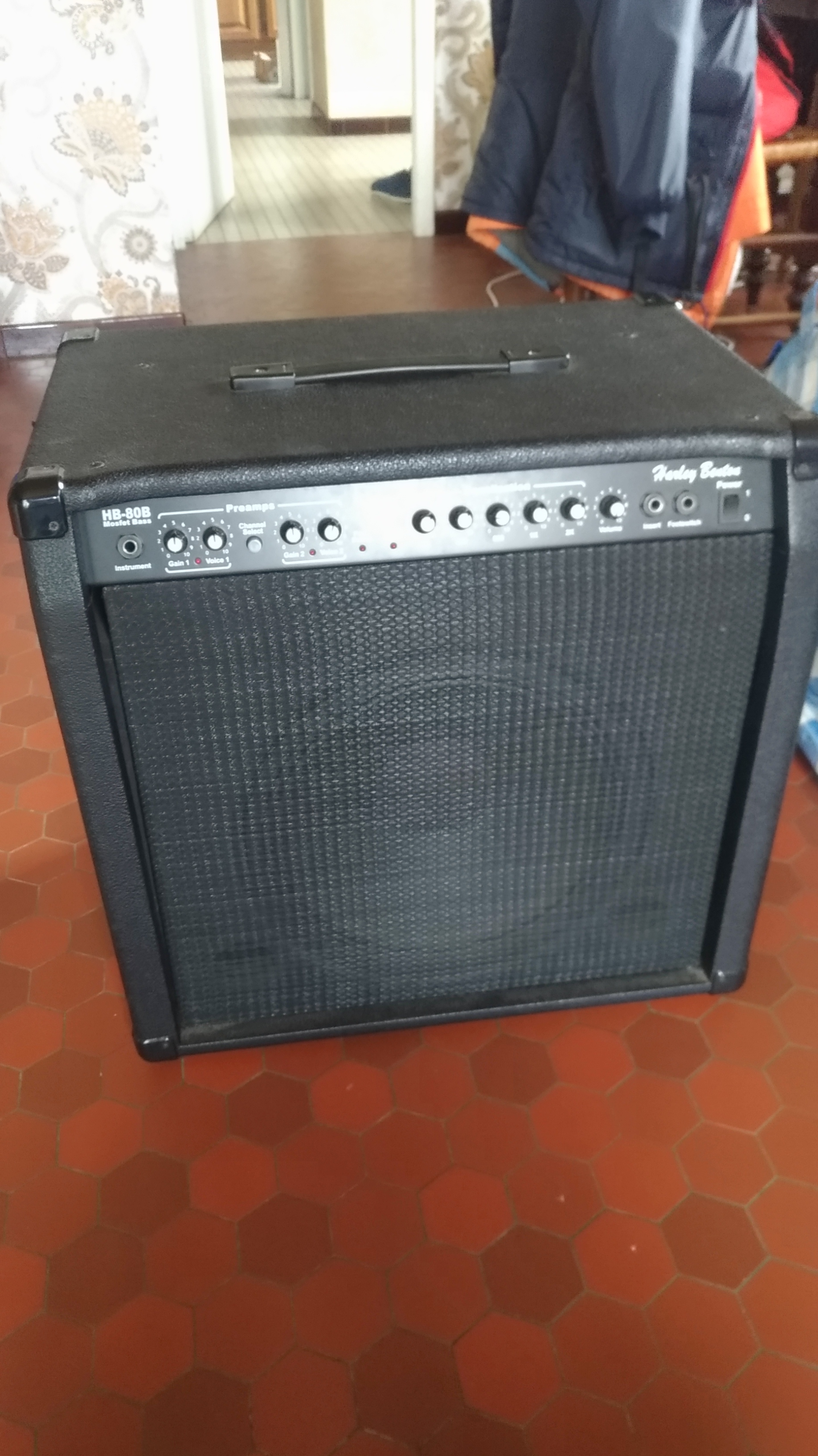 ampli basse hb-80b