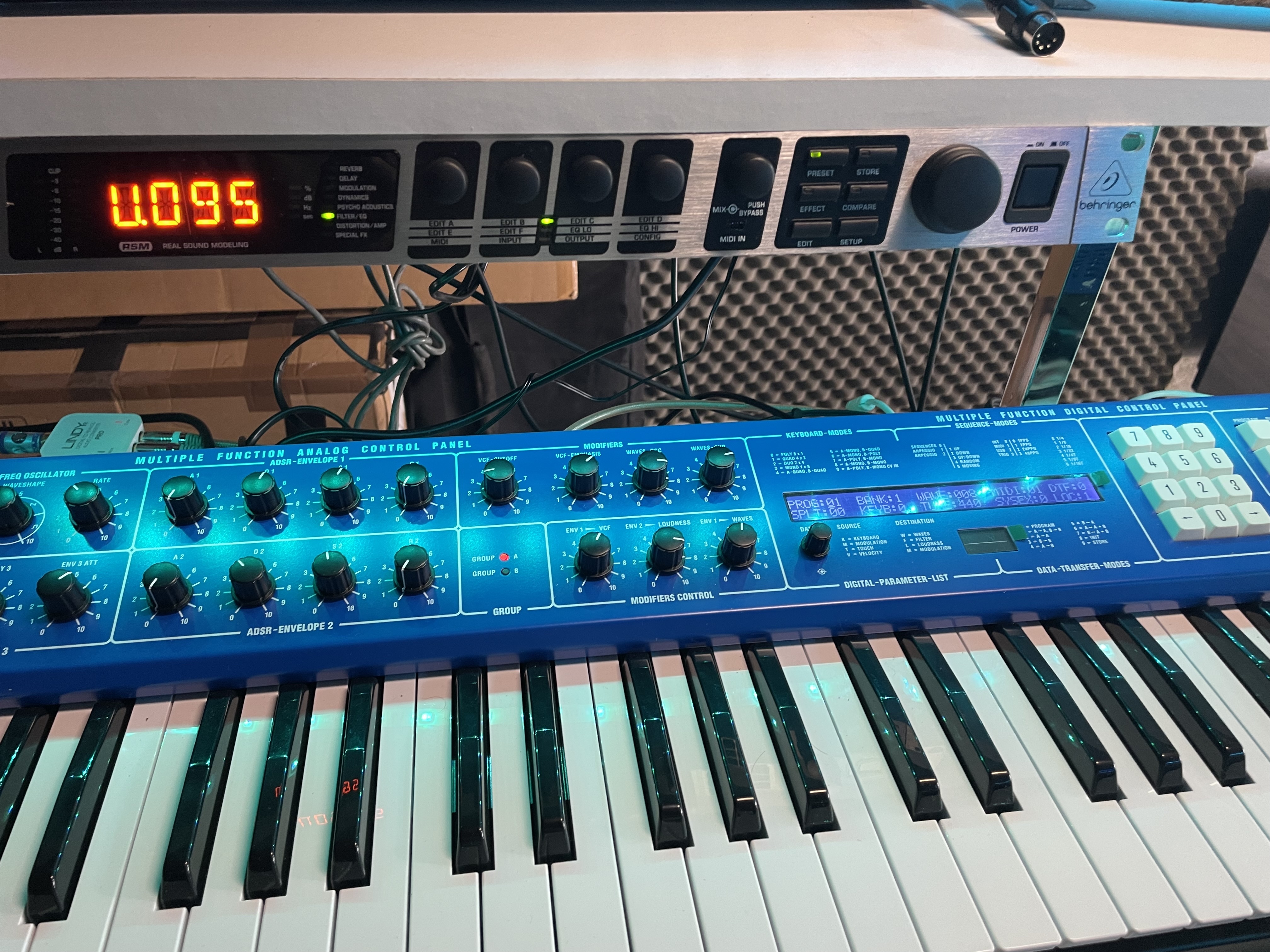 Vends ou échange behringer wave