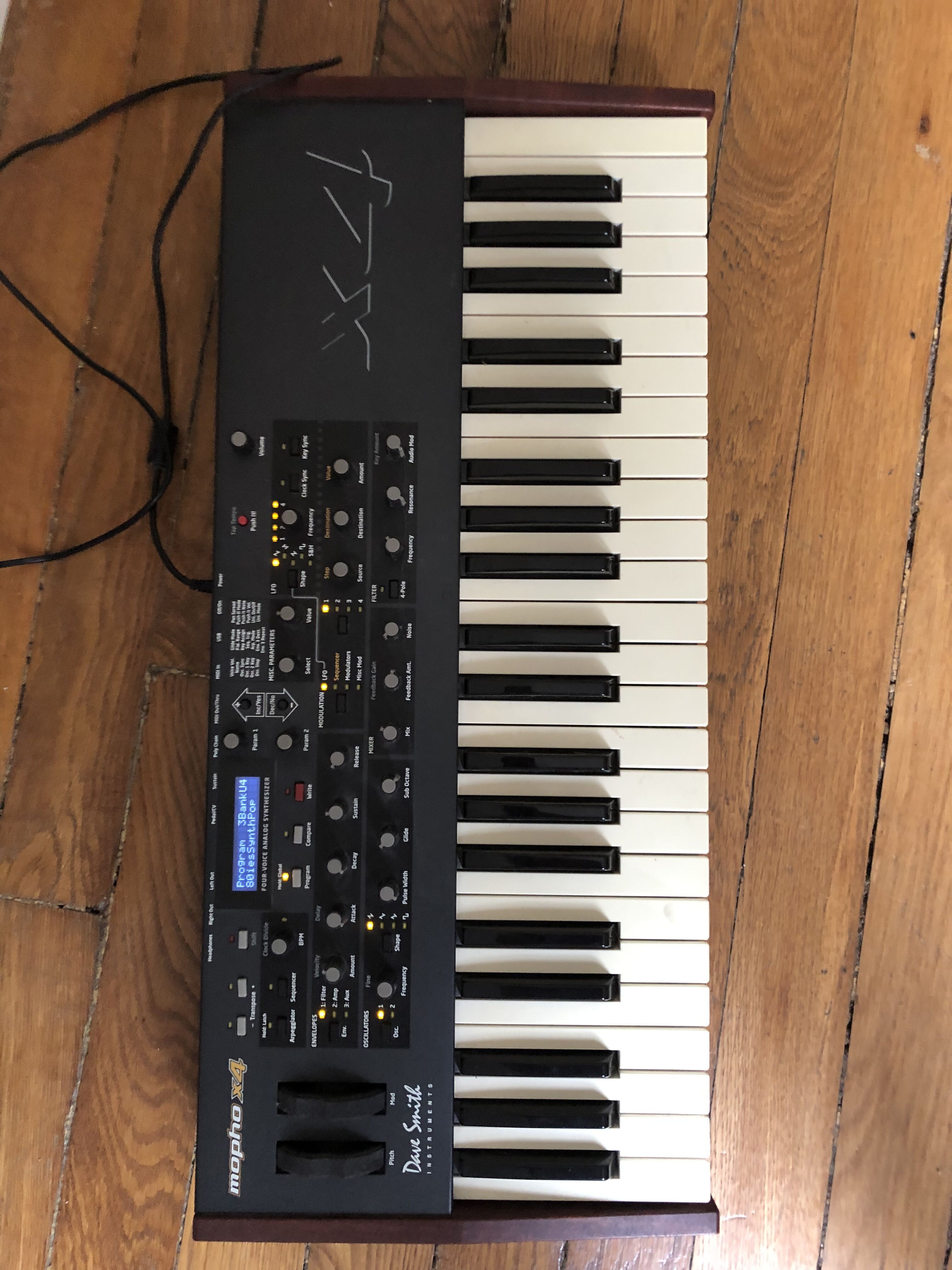 Dave Smith Instruments Mopho x4 – très bon état – Flight-case 