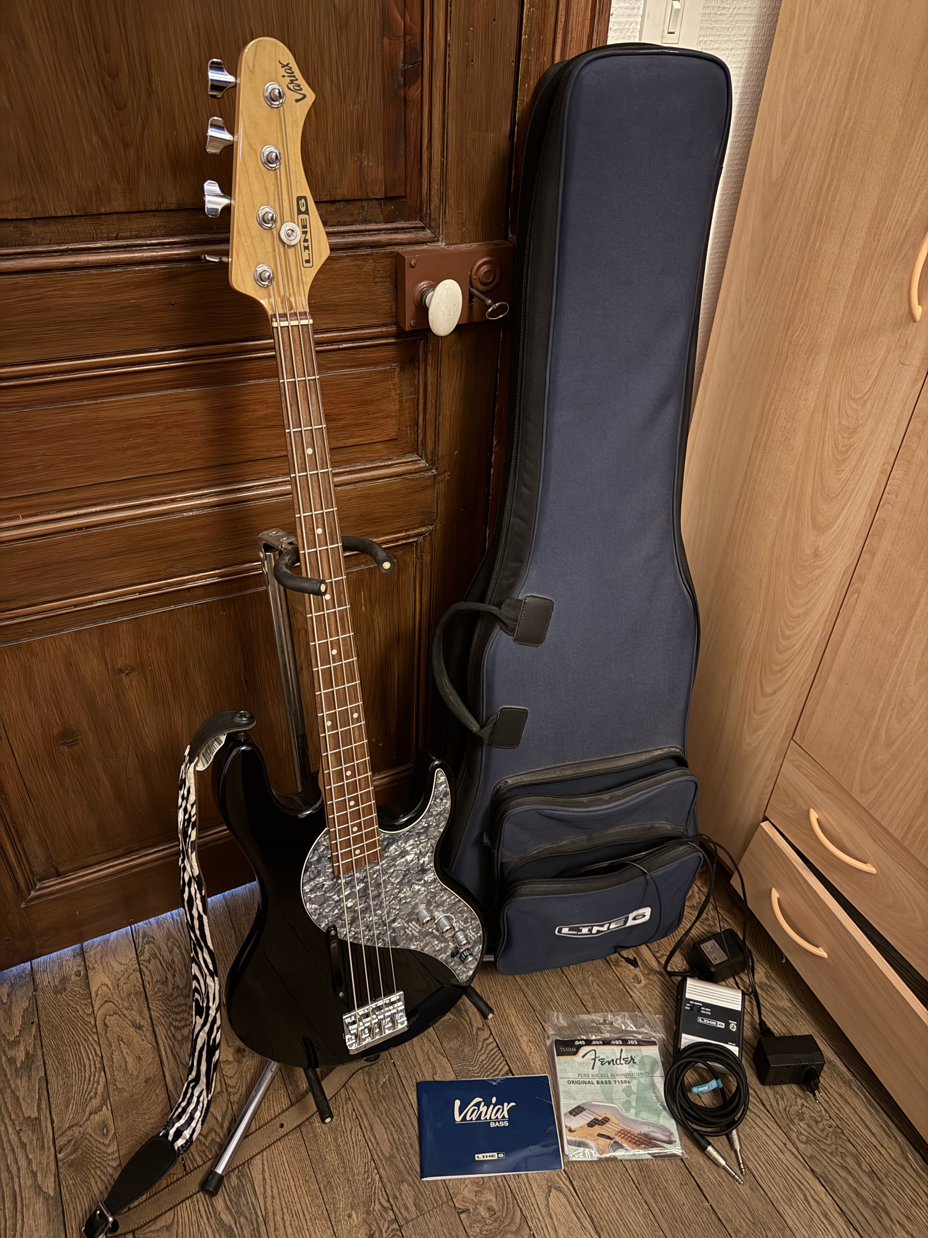 Line 6 Variax 700 Bass