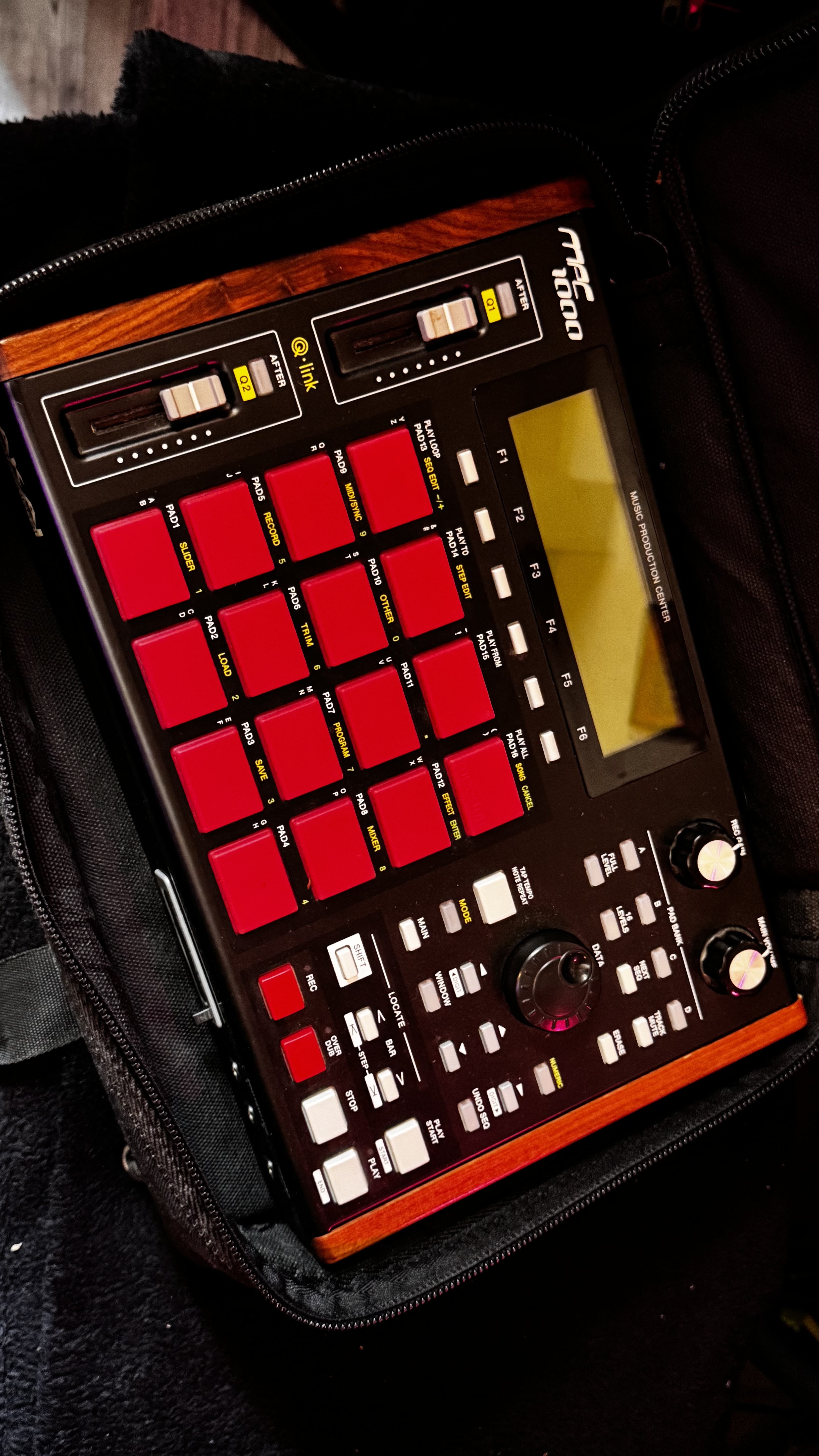 MPC1000 black full custom all JJOS avec sacoche cables et cartes