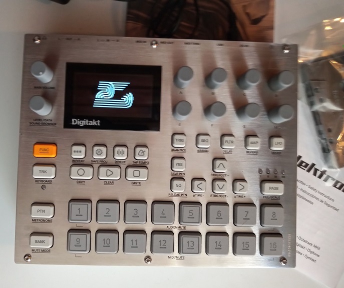 Vends Elektron Digitakt e25 Remix Edition limitée et assemblée à la main