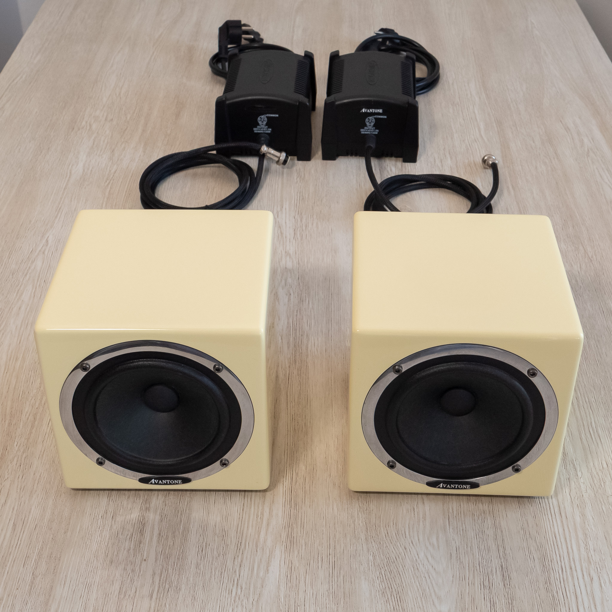 Vends paire enceintes Avantone MixCubes Active