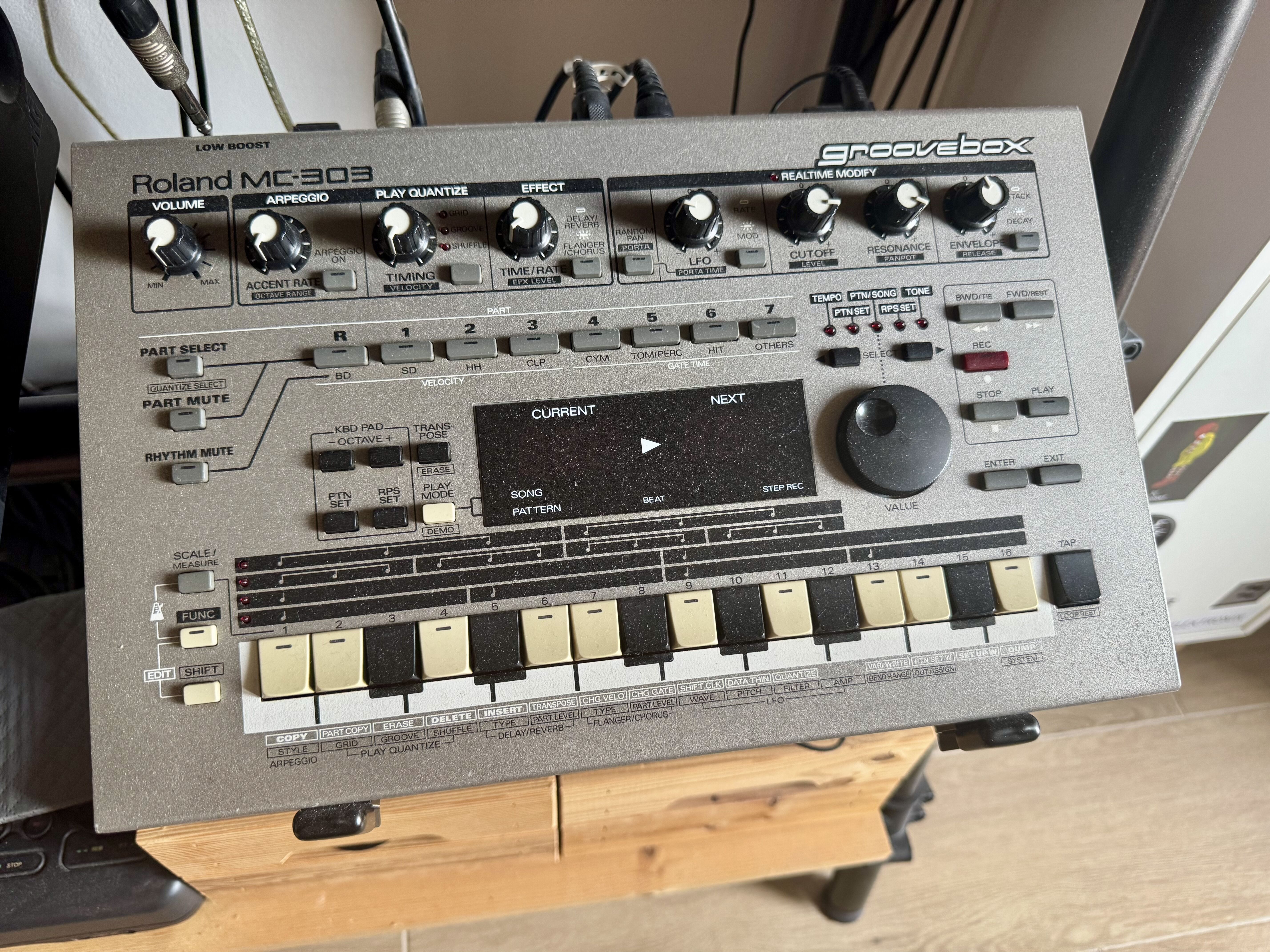 Vends Roland MC-303