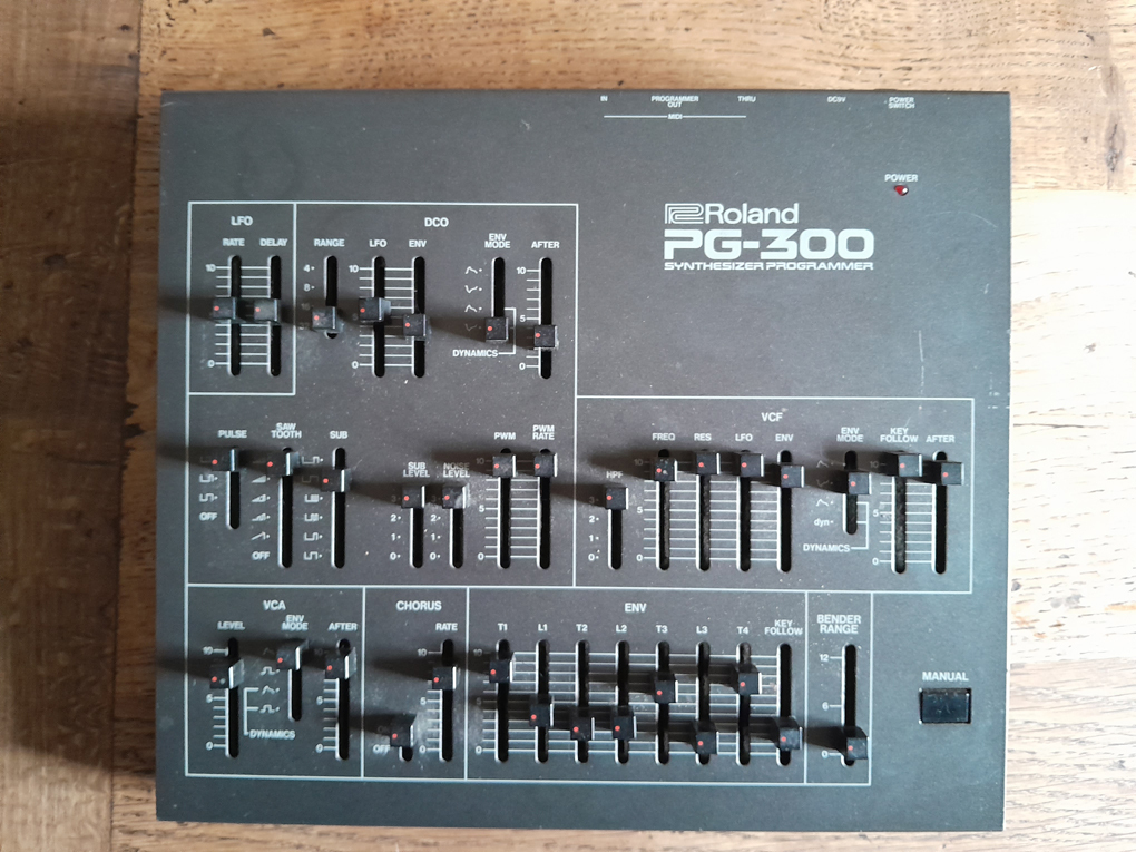 Roland PG-300 (40527)