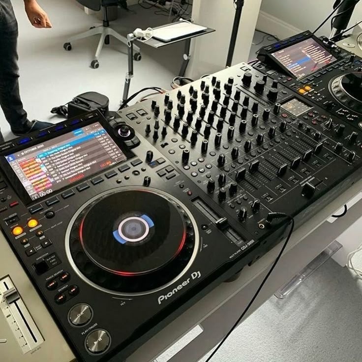 Pioneer CDJ 3000 - la paire dans un état showroom 