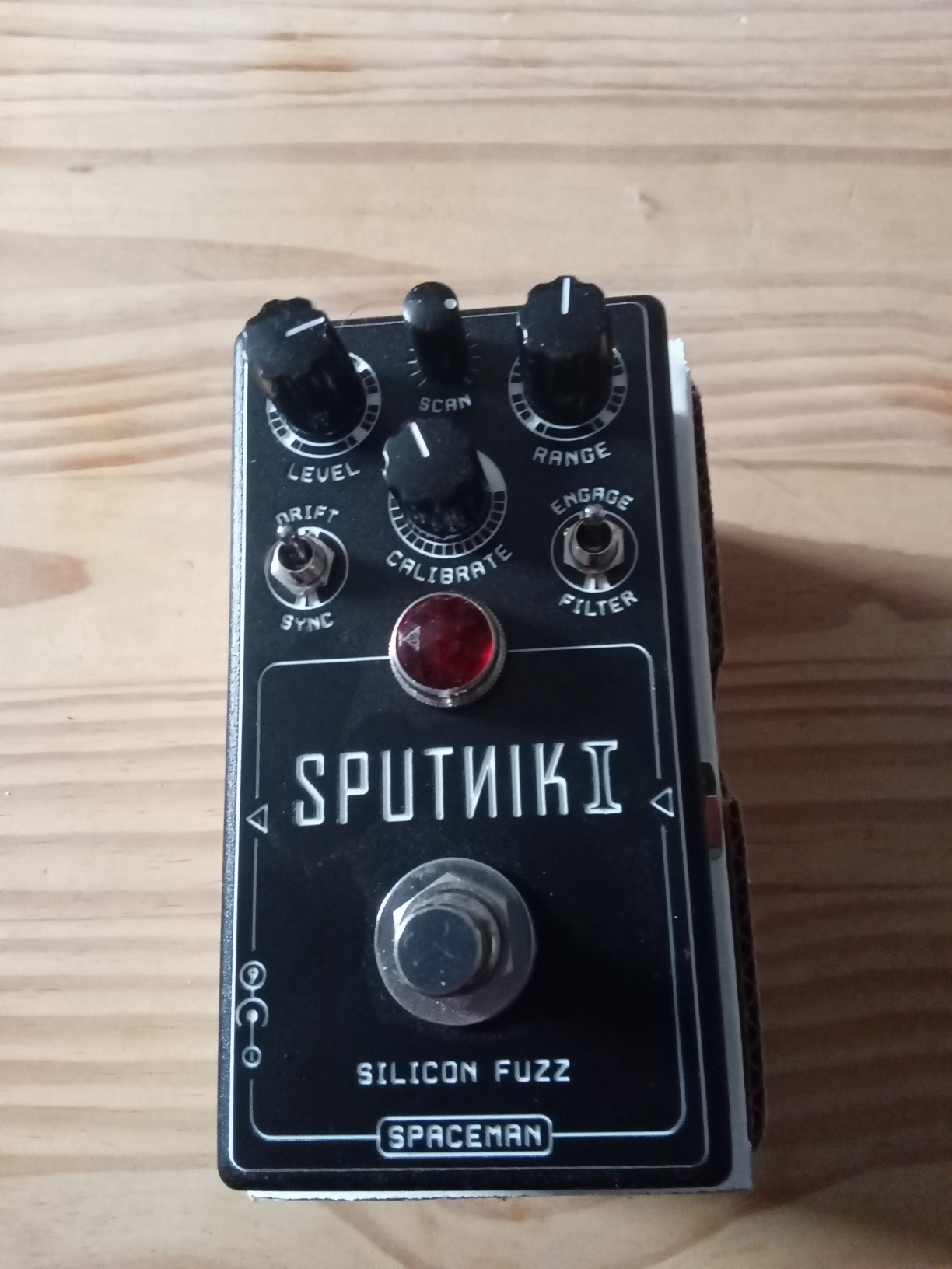 Vends spaceman Sputnik I silicon fuzz