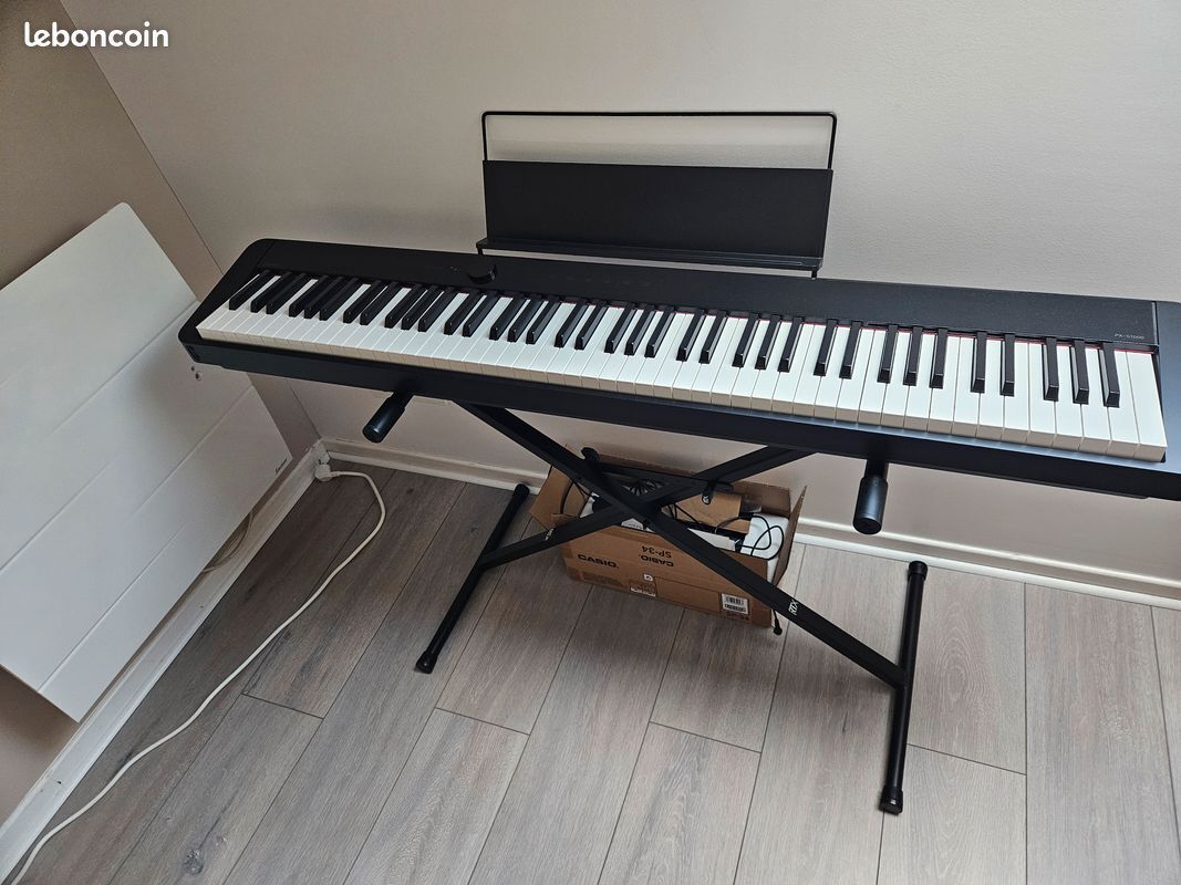 Piano numérique Casio Privia PX-S1000 BK avec support de clavier offert