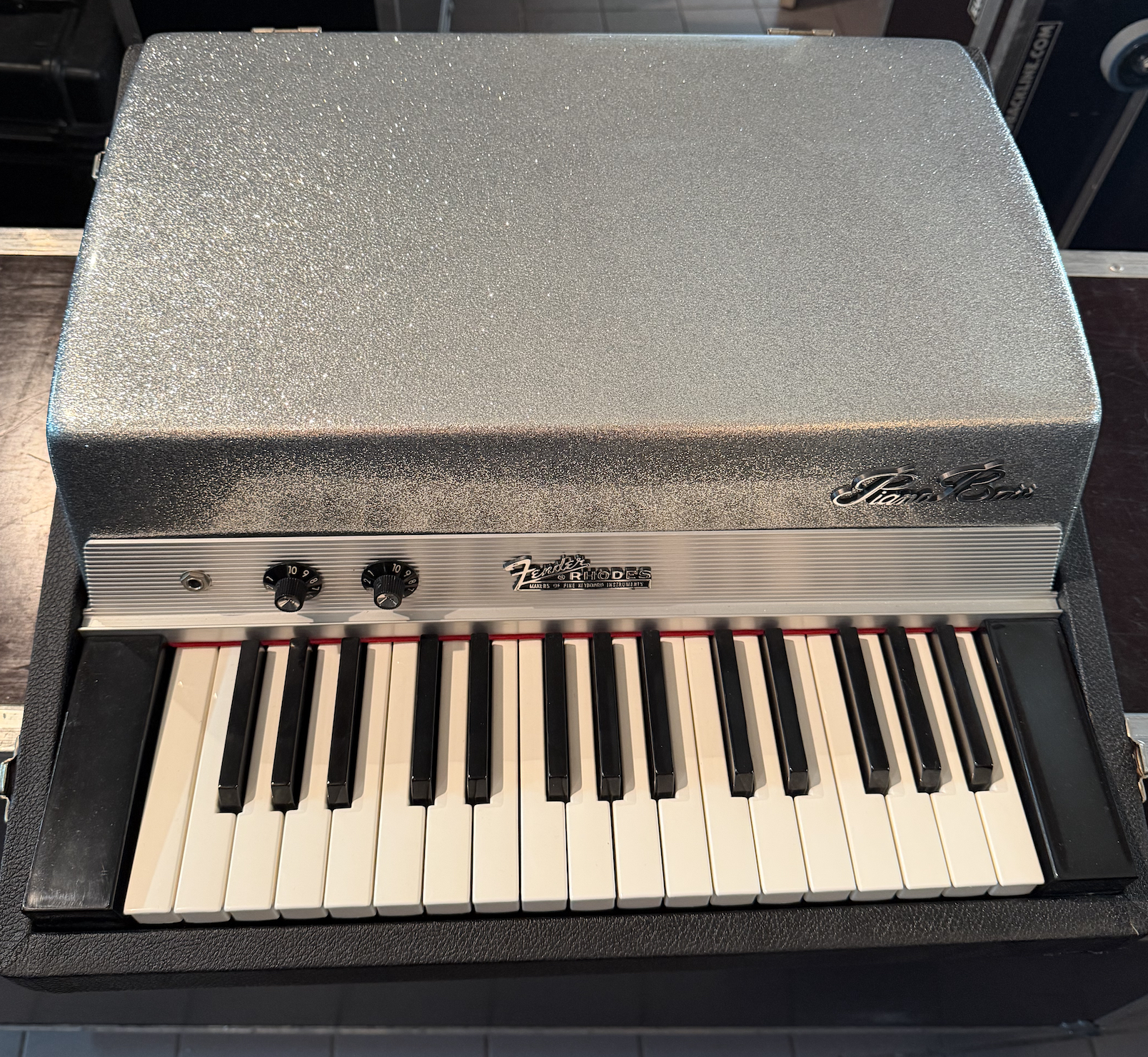 vends pianobass  rhodes très bon  état 