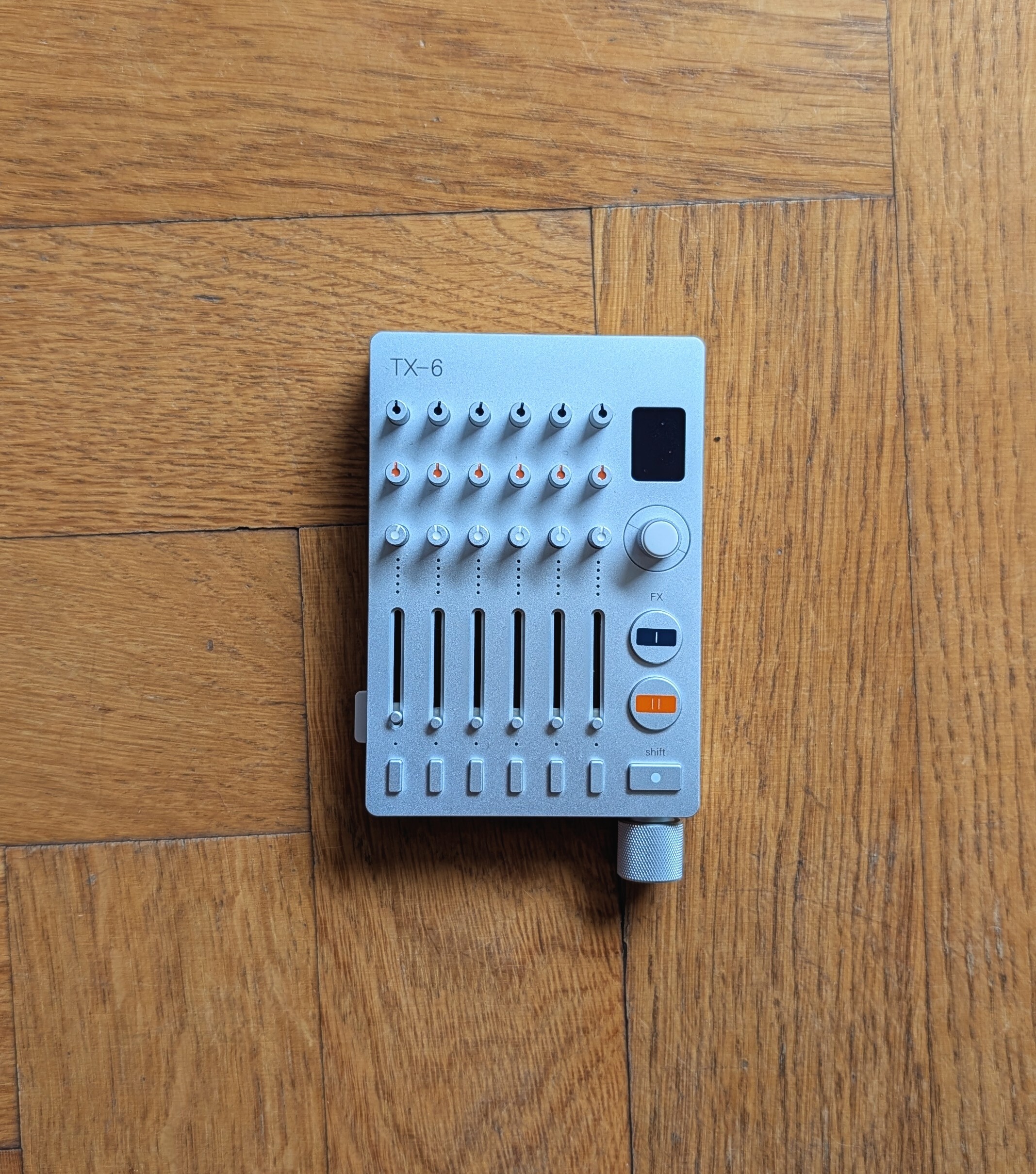 Teenage Engineering TX-6 + case 