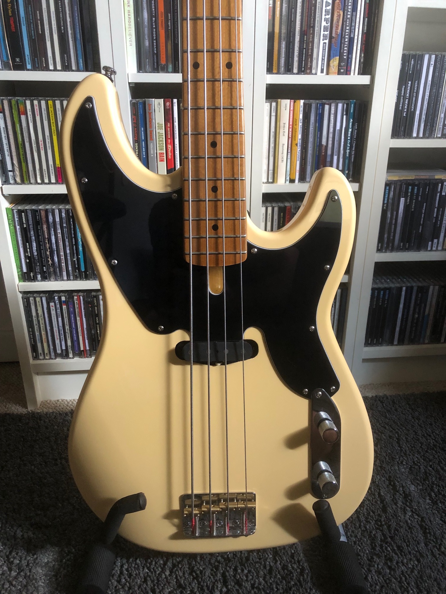 Vends basse SIRE D5