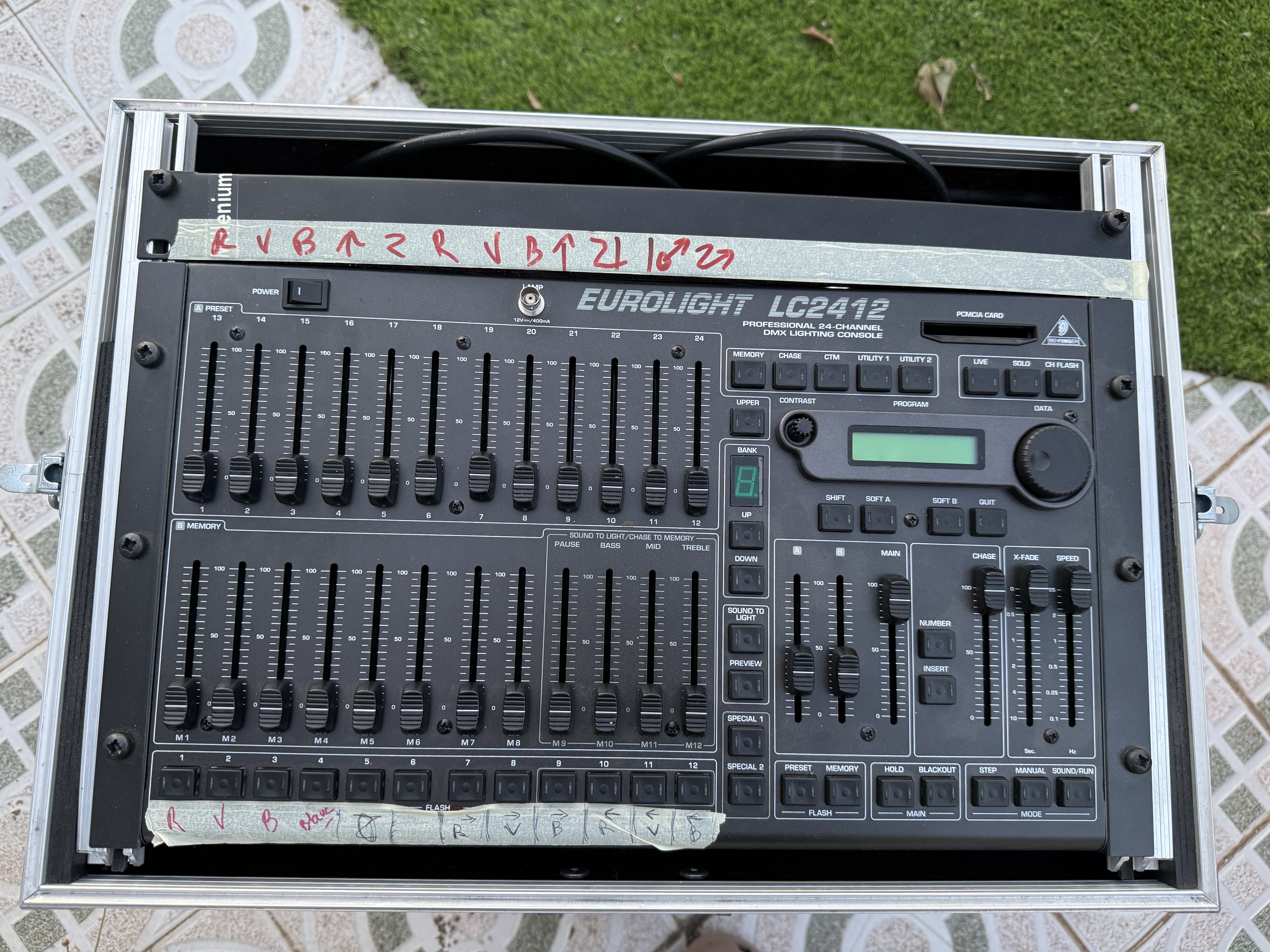 Vend Behringer Eurolight LC2412 "Console Lumières"