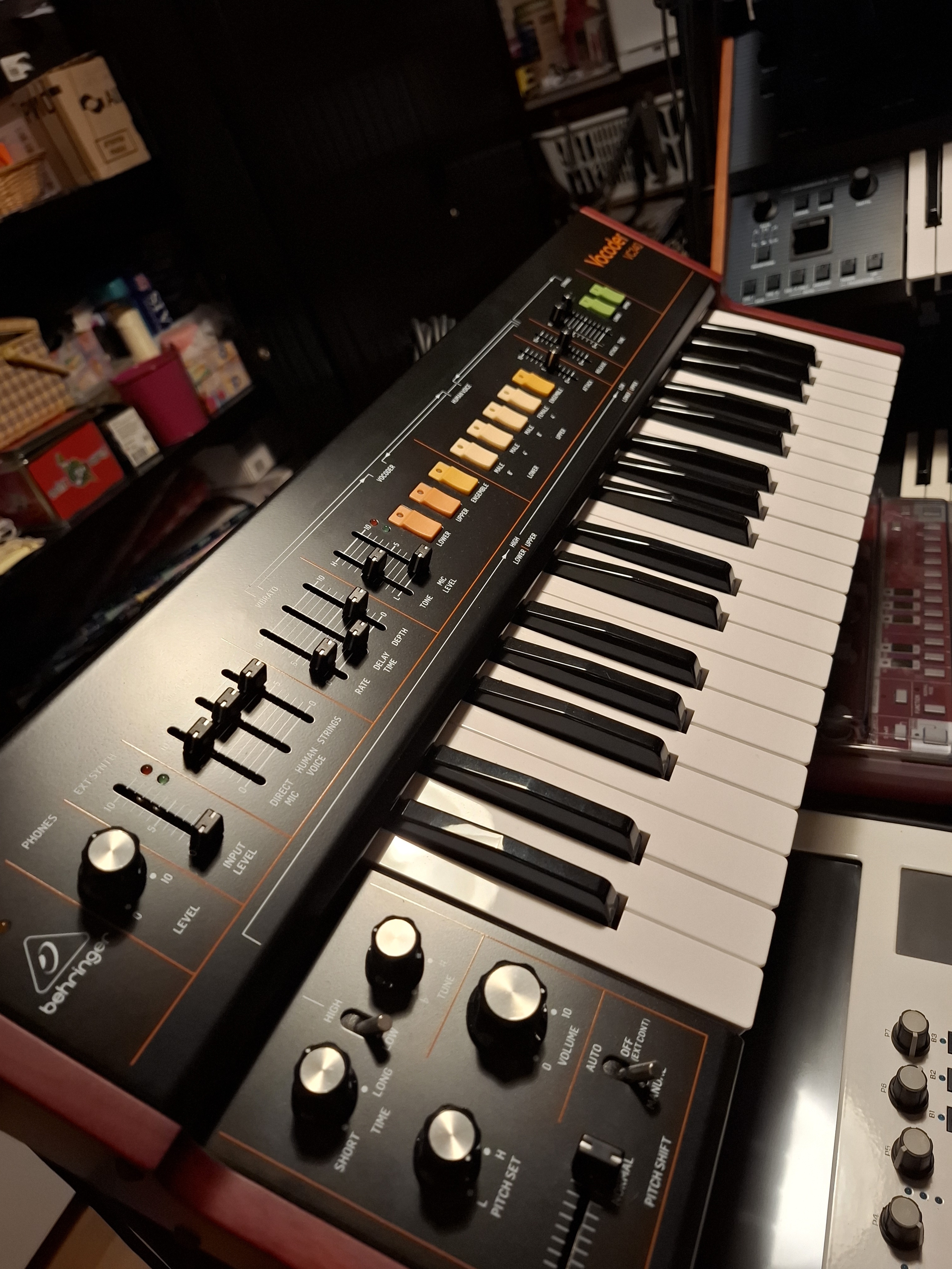 BEHRINGER VC 340