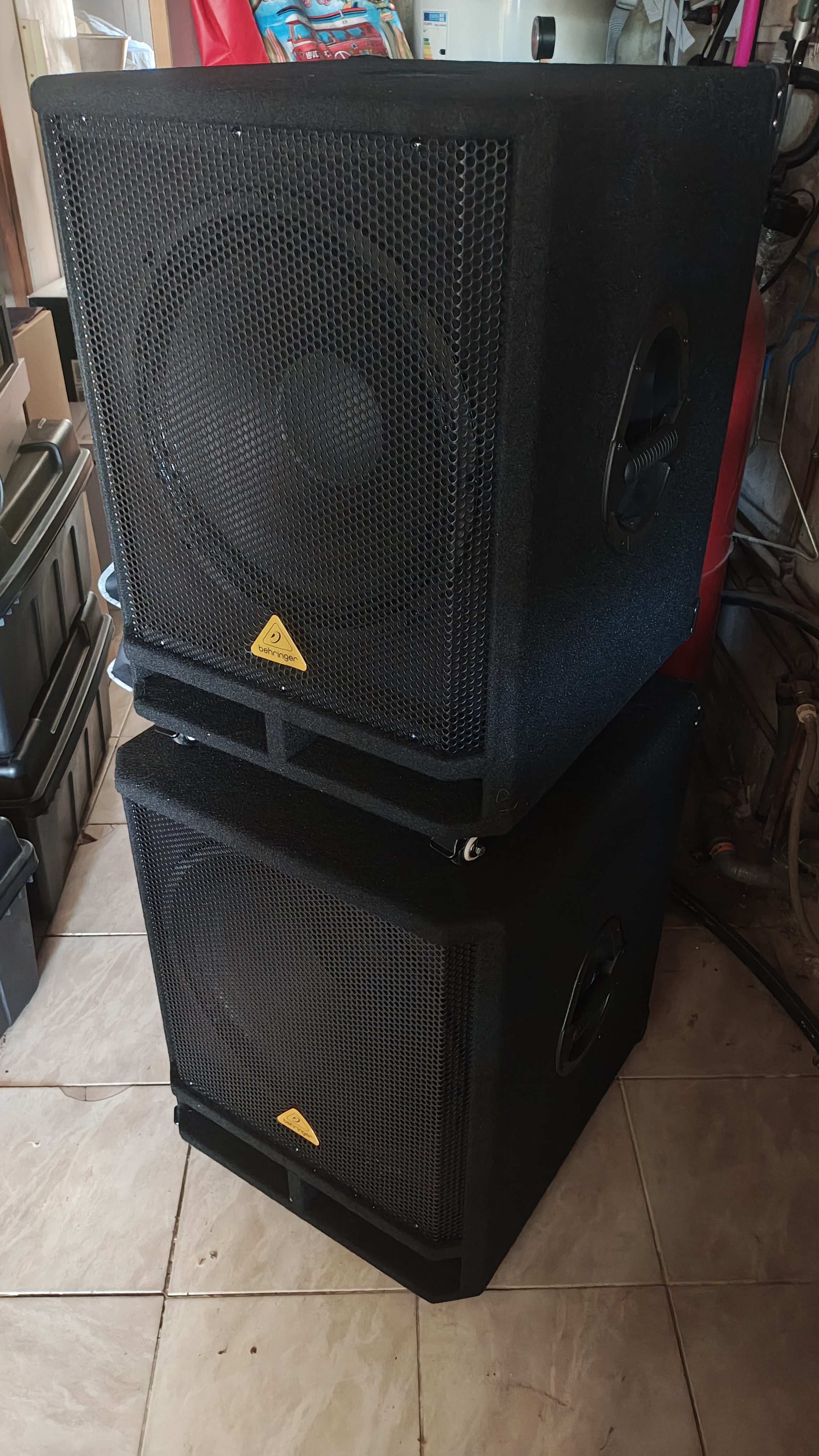 Pack de 2 Caissons de bass Amplifié Behringer EUROLIVE VQ1500D - VQ1800D